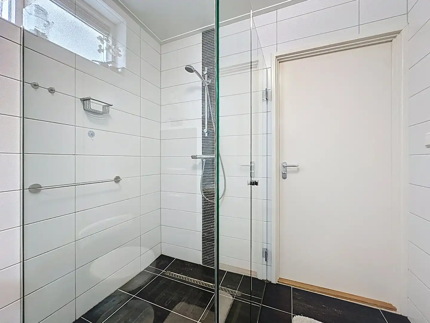 Charme met grote loods en dubbele garage  foto 16