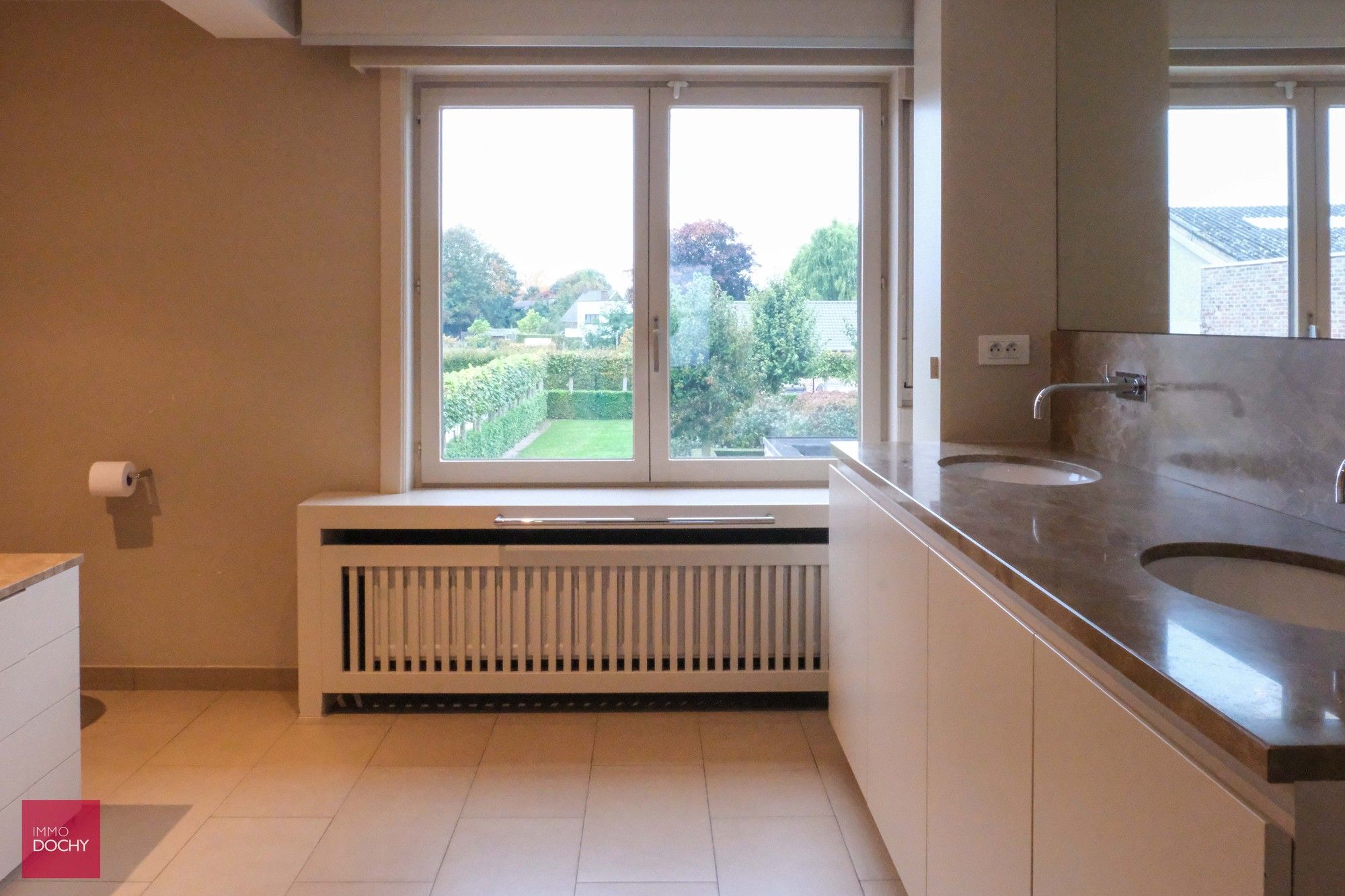 Kwalitatief afgewerkte villa met ruime garage en tuin foto 15