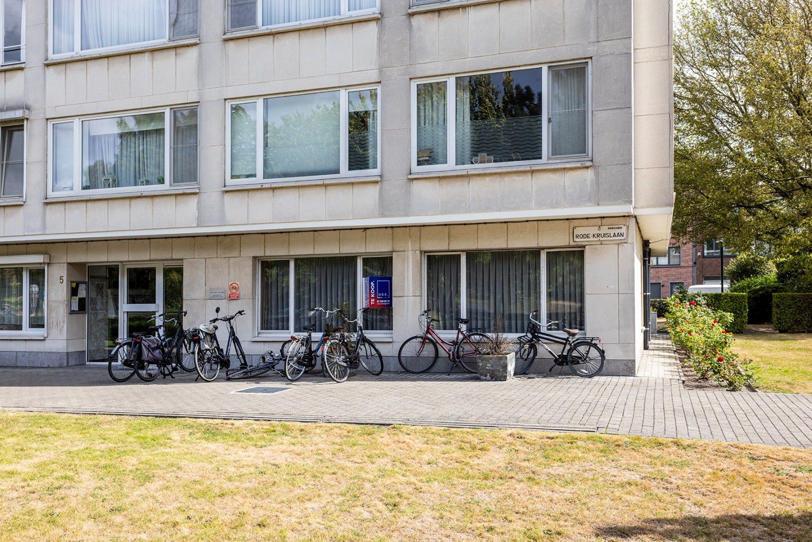 Gelijkvloers appartement (142m²) met 2 slpk & mogelijkheid tot aankoop garage of staanplaats! foto 13