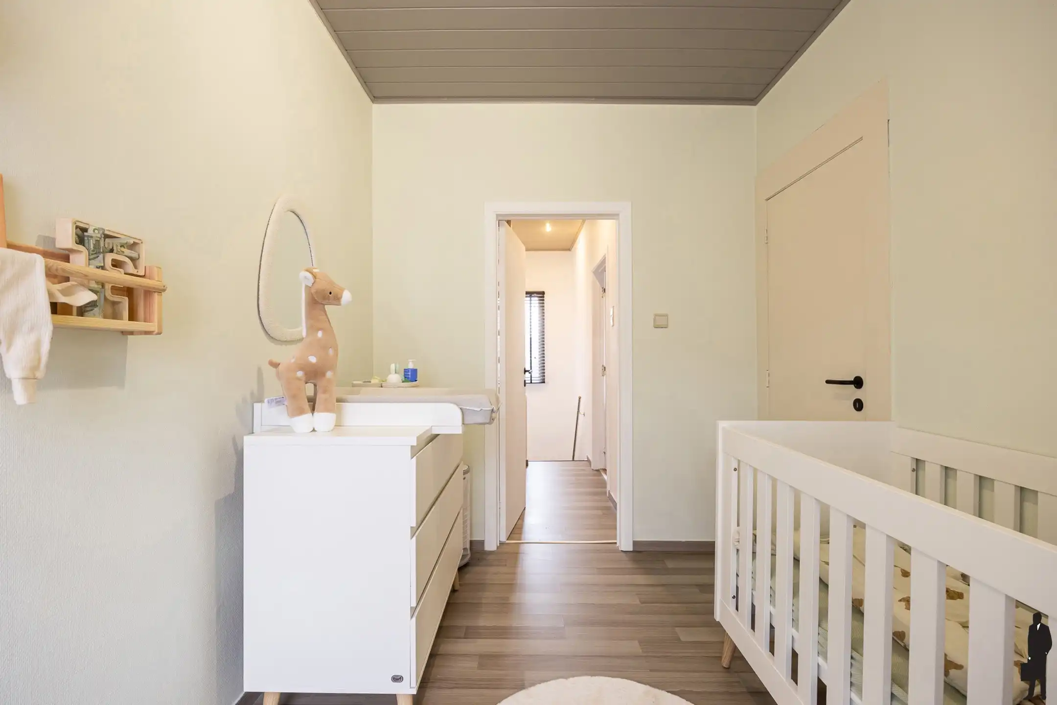 Ruime gezinswoning: 4 slpk, garage + veel bergruimte foto 12