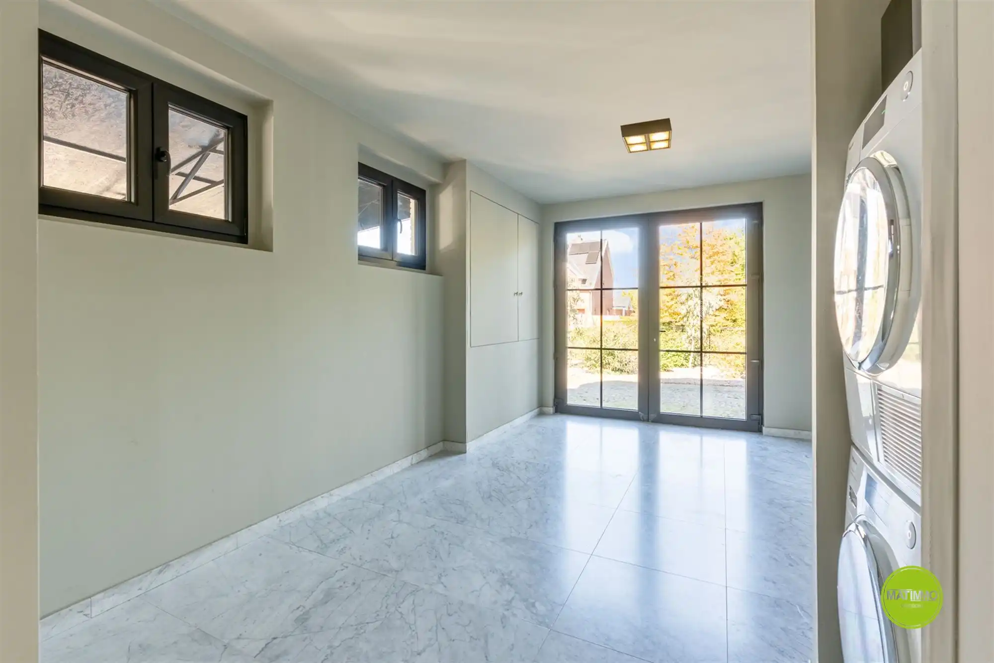 Luxueus gerenoveerde woning met groot stuk grond  foto 20