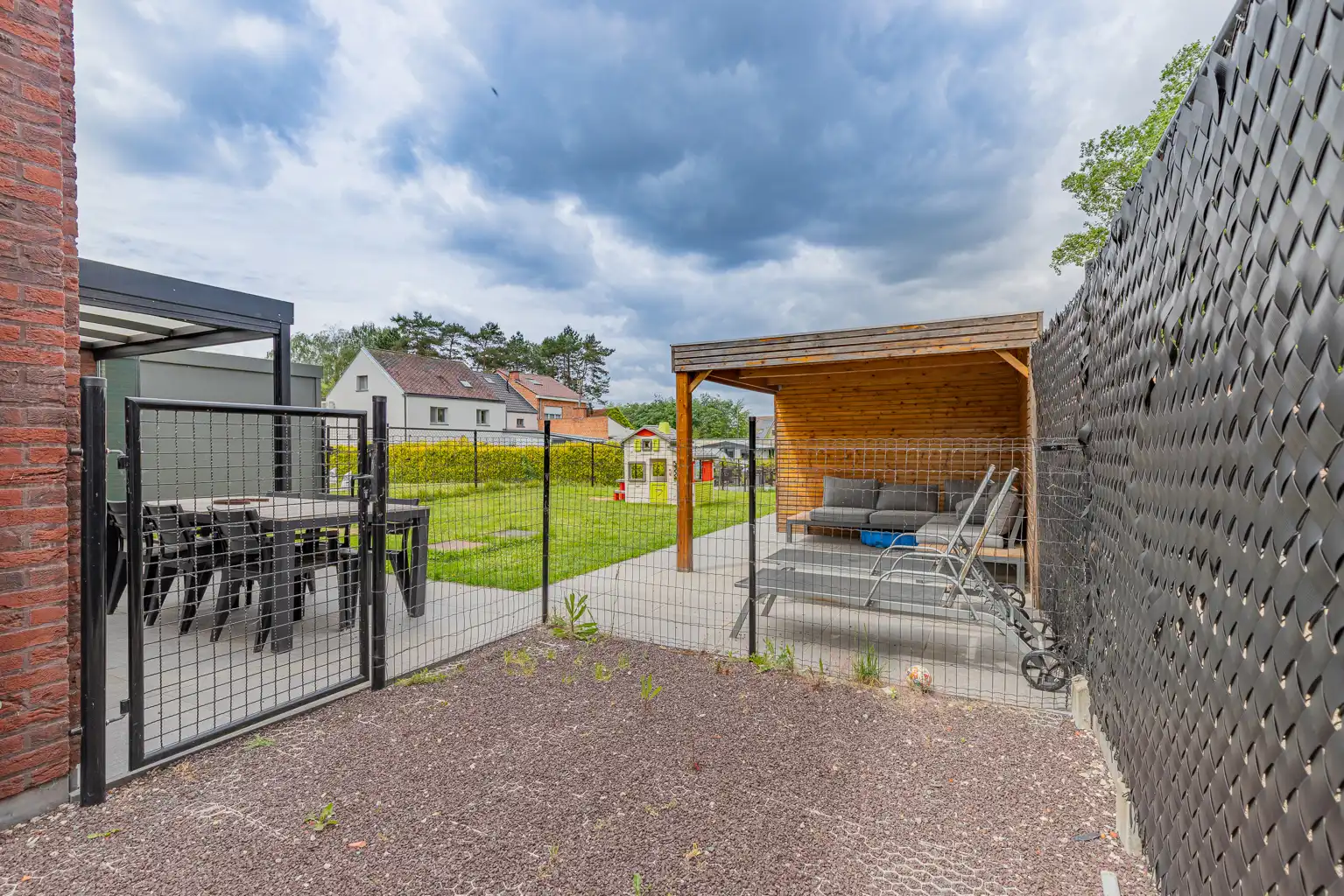 Recente driegevelwoning met zonnepanelen en vloerverwarming foto 21
