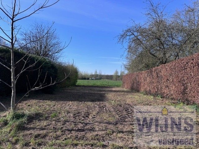 Bouwgrond met vergunde woning foto 2