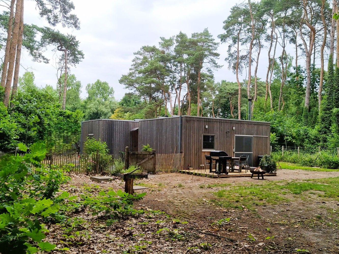 Prachtig gelegen woning waar u kan genieten van rust en privacy. Recente gebouwd, 2 slaapkamers. foto {{pictureIndex}}