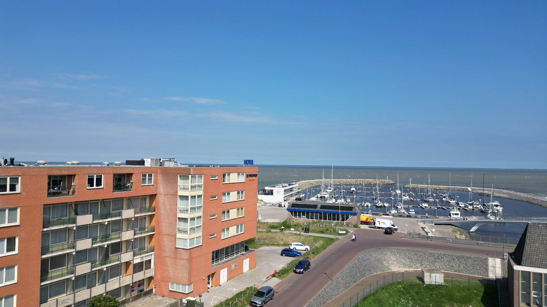 Uniek zicht op haven en zee! foto 5