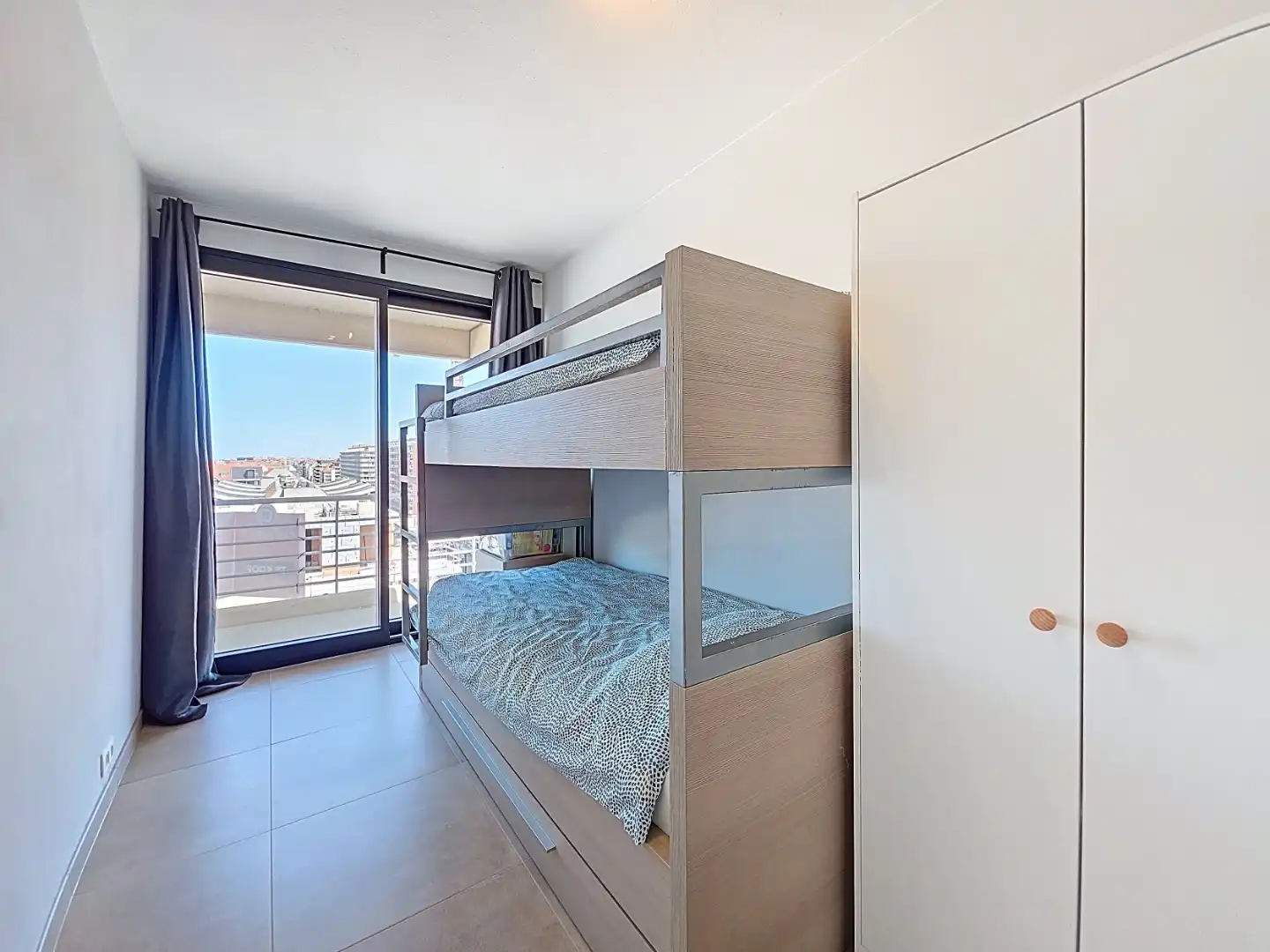 Ruim hoekappartement met uitzicht op zee en duinen foto 9