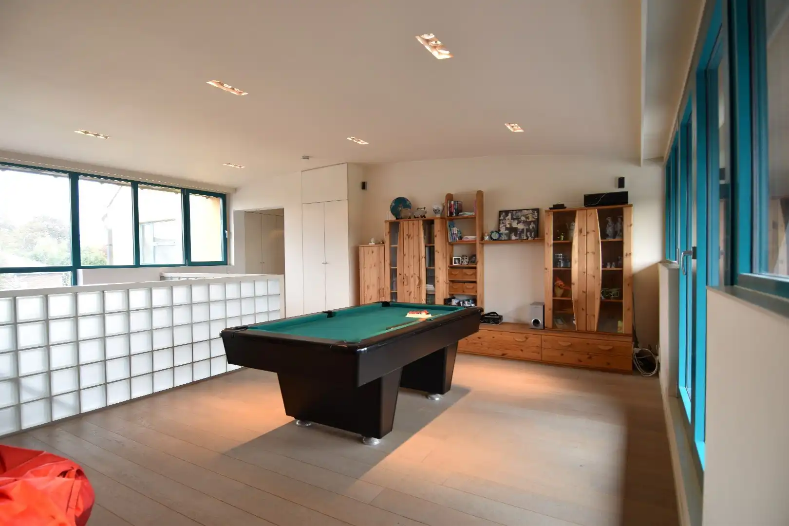 Uitzonderlijk vastgoed te koop op een zeer royaal perceel (2103 m²) in Gullegem foto 10