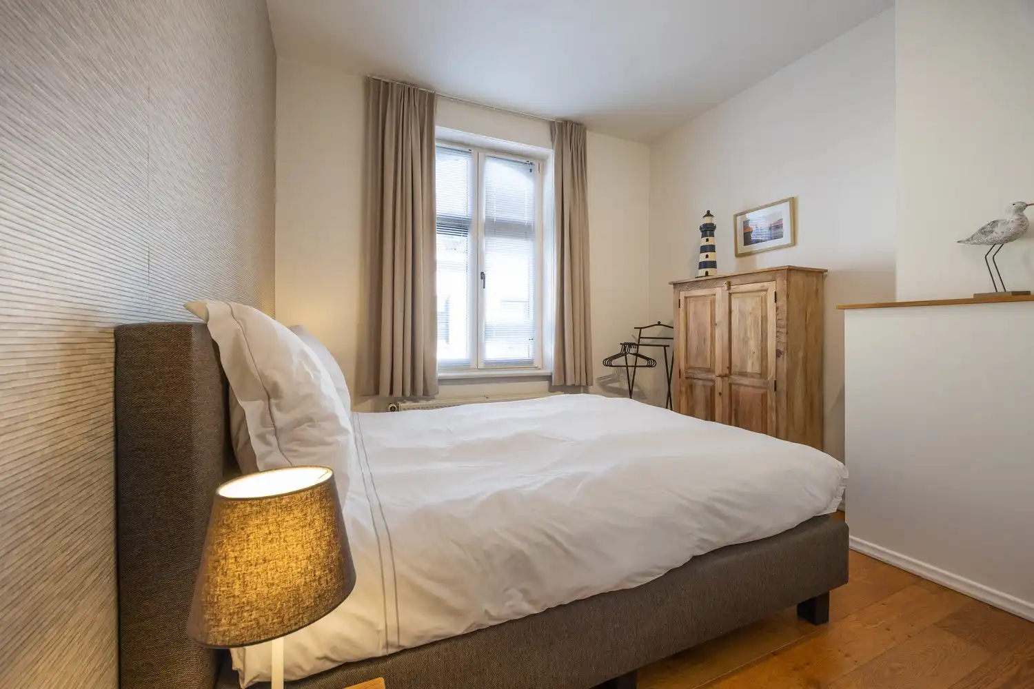 MAGISTRAAL HERENHUIS IN HET CENTRUM VAN NIEUWPOORT-STAD – OFFICIËLE 4-STERREN VAKANTIEWONING MET APPARTEMENT, INKOMSTEN EN 2 GARAGES foto 28