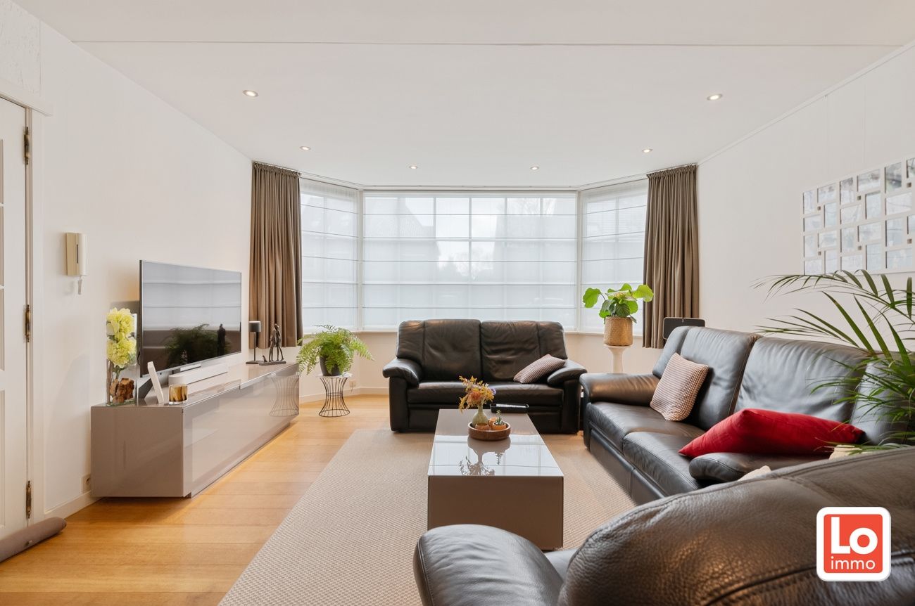 VERKOCHT! Charmante alleenstaande woning met grote tuin te Sint-Amandsberg! foto 6