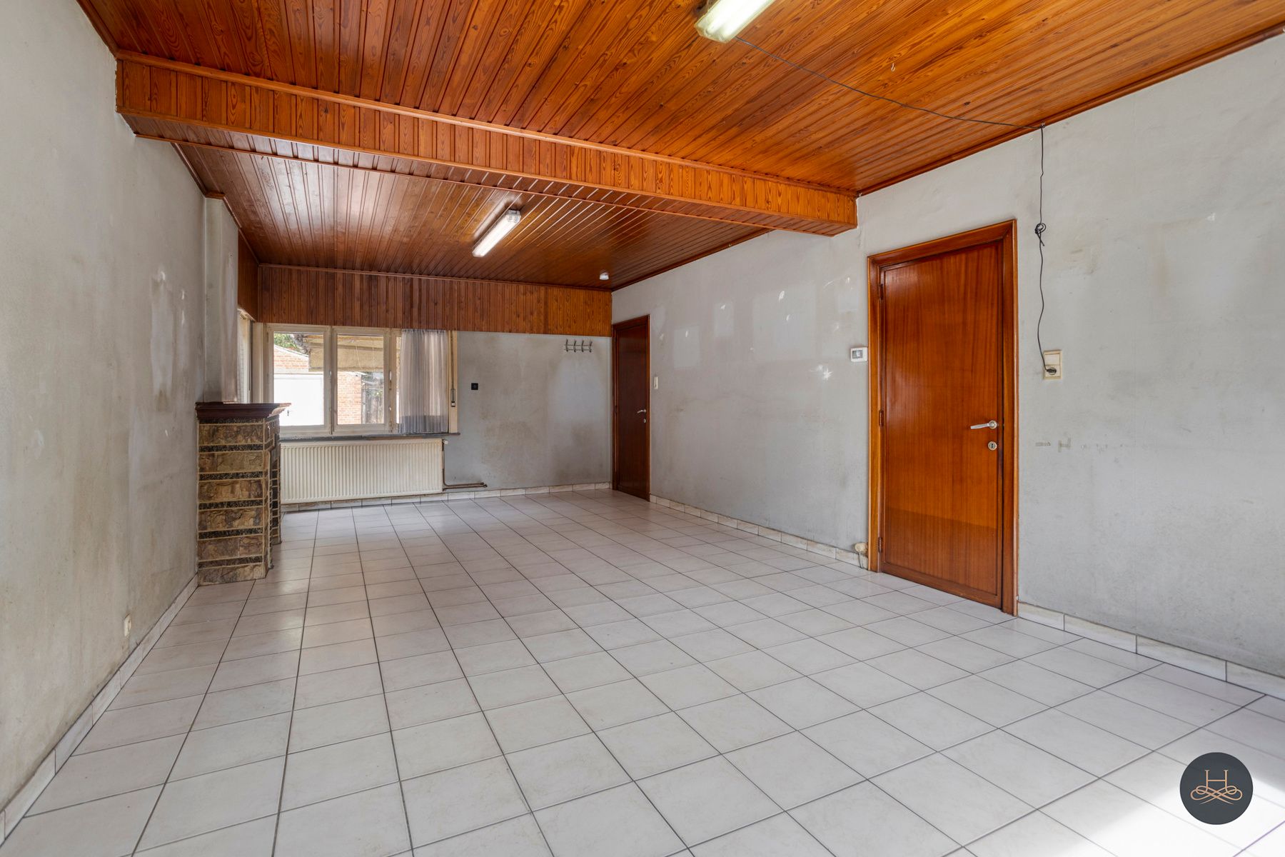 Karaktervolle, te renoveren woning op mooi perceel  foto 6