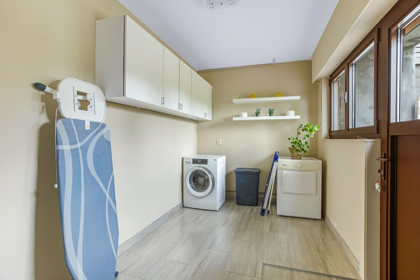 Ruime, instapklare bel-etagewoning met 3 slpk., inpandige garage en tuin foto 17