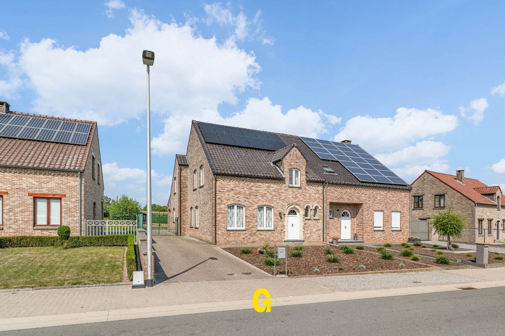 Verzorgde half-vrijstaande woning van degelijke kwaliteit, in een doodlopende kindvriendelijke straat in het mooie Romershoven foto 4