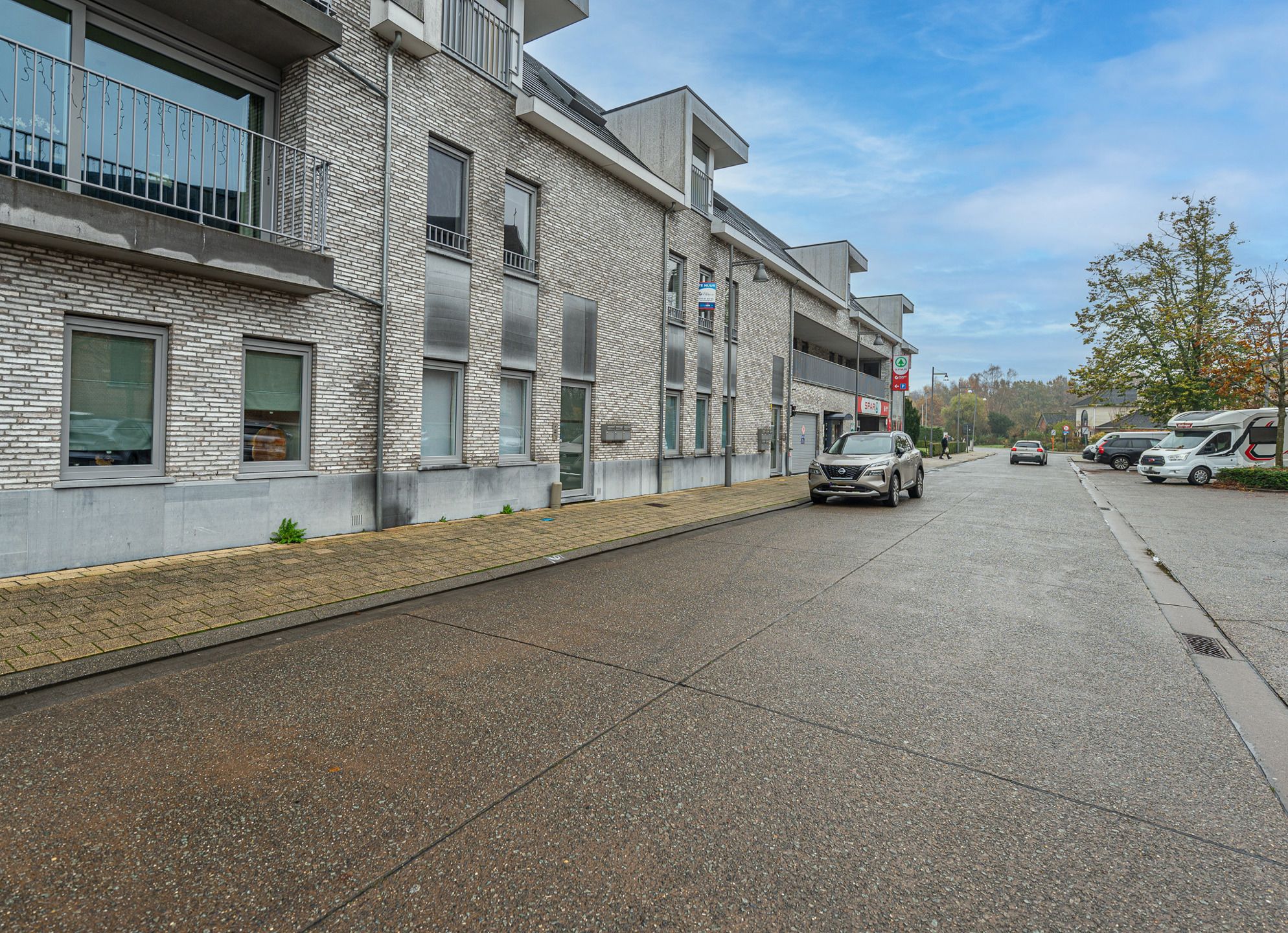 Duplexappartement met groot terras, gelegen in het centrum van Schriek. foto 2