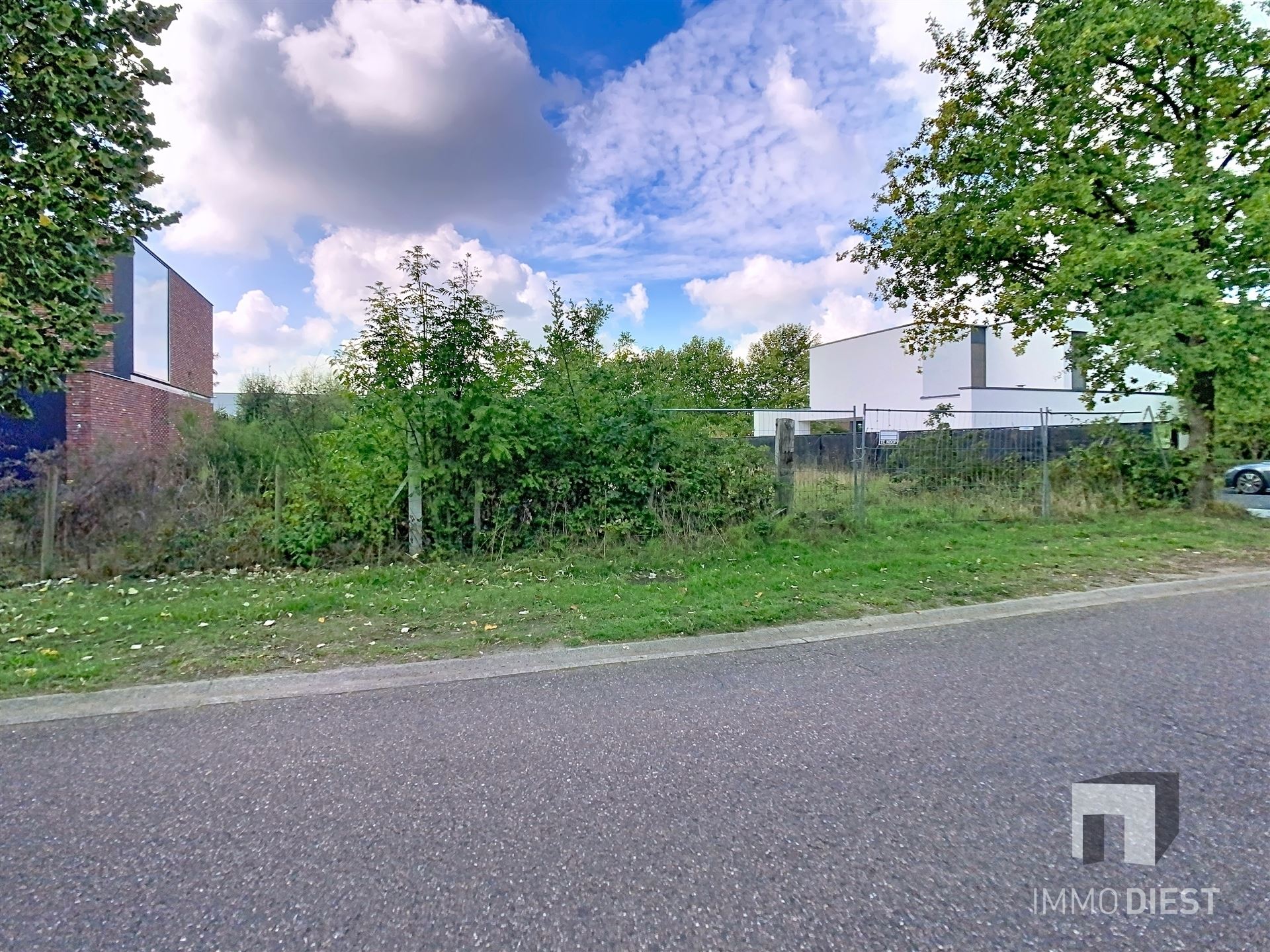 Bouwgrond in het groen met perfecte oriëntatie foto 9