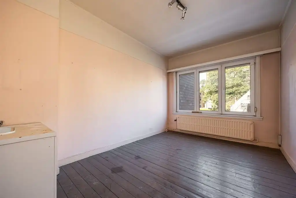 Magazijn pal in de stad met grote woonst foto 27