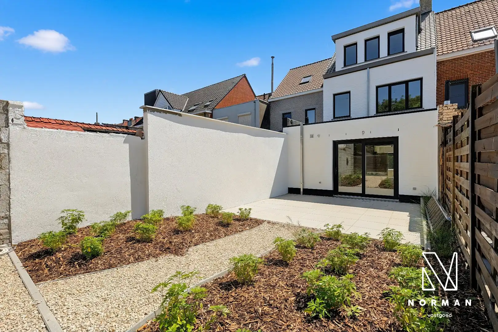 Hippe gerenoveerde woning met EPC-label A, 4 slaapkamers, uitweg en tal van extra's foto {{pictureIndex}}