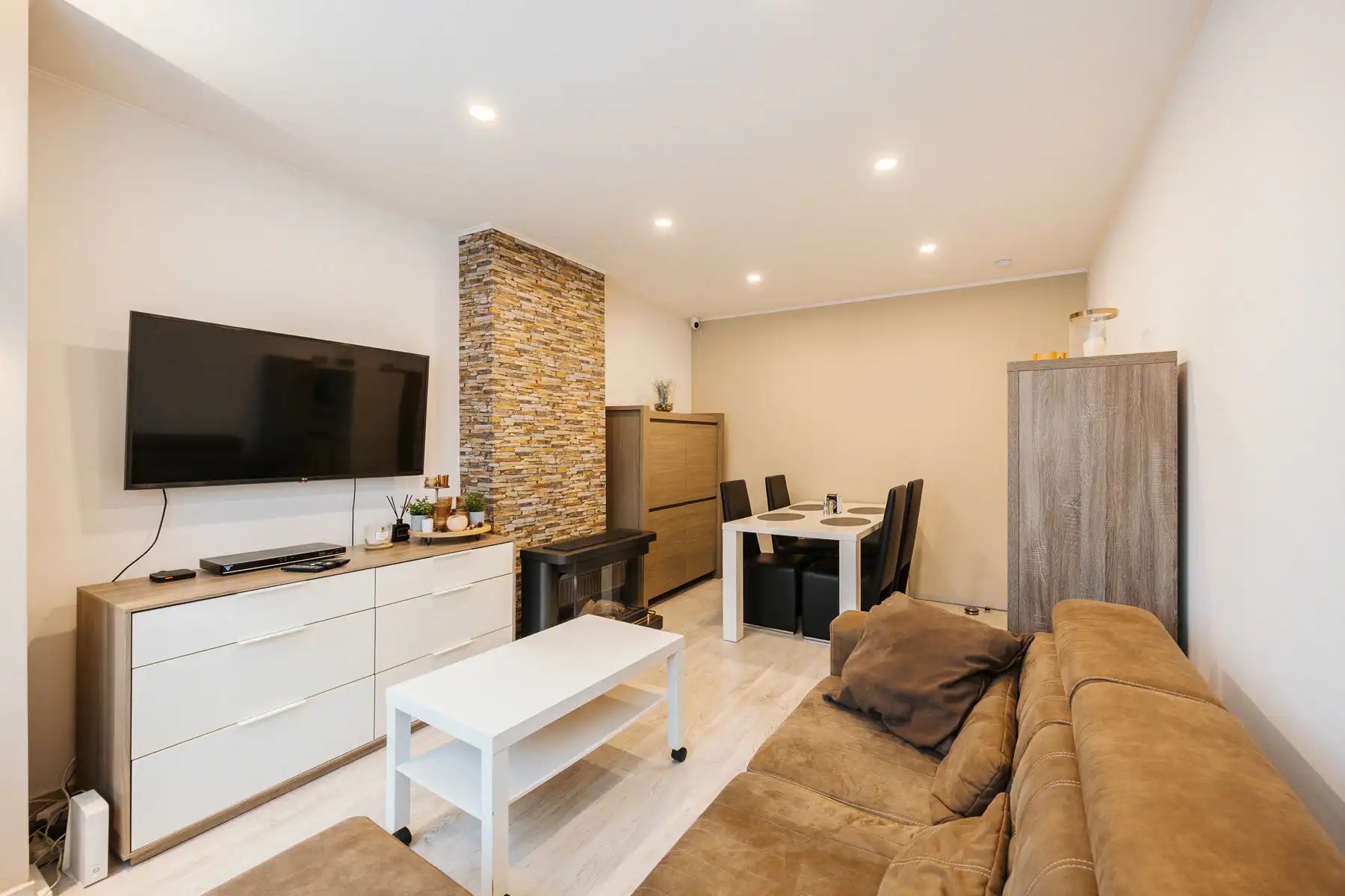 Gezellig appartement met 2 slaapkamers en gezellig terras foto {{pictureIndex}}