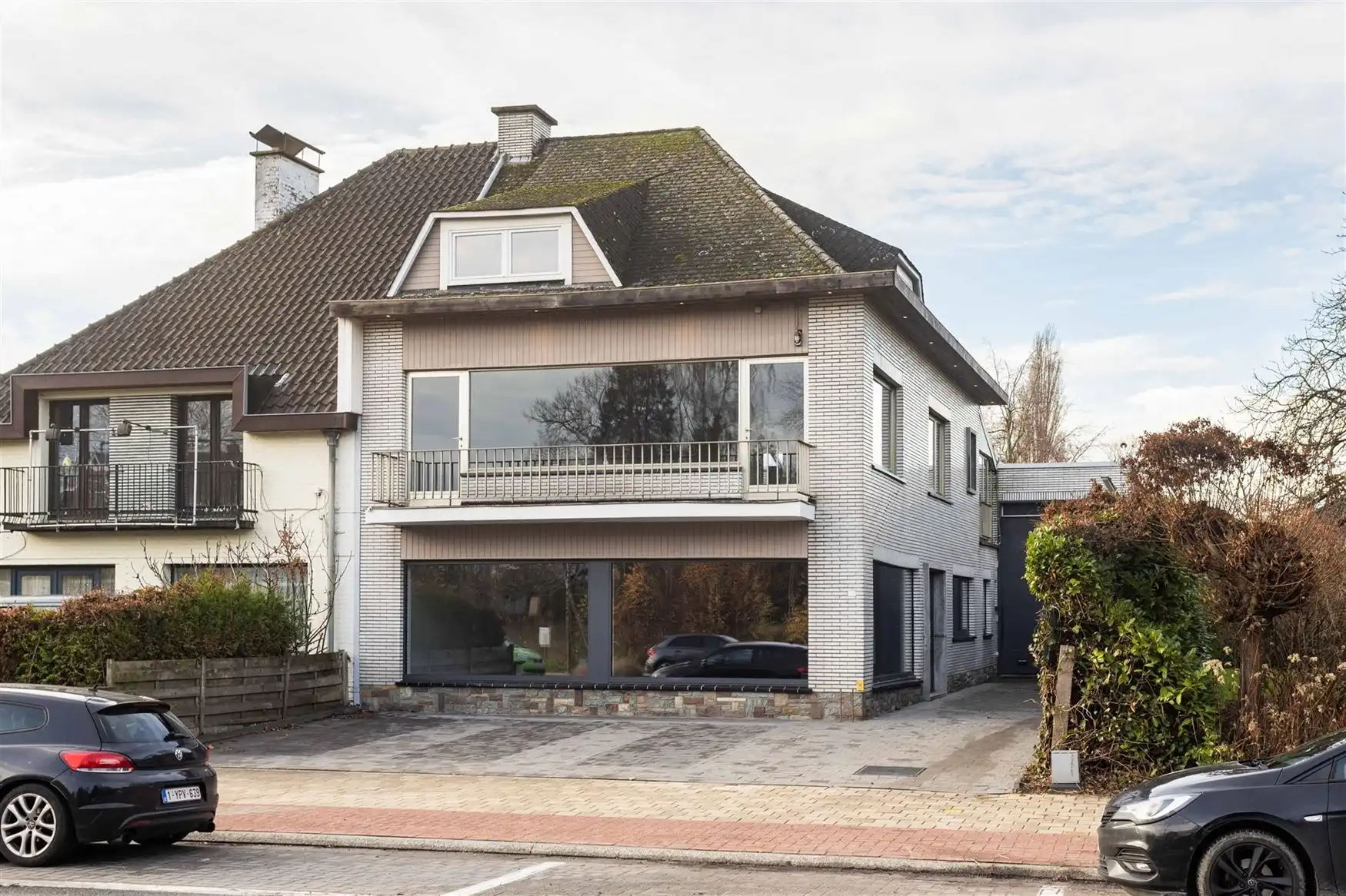 Commercieel gelijkvloers met duplex en loods van ca. 240m² foto 2