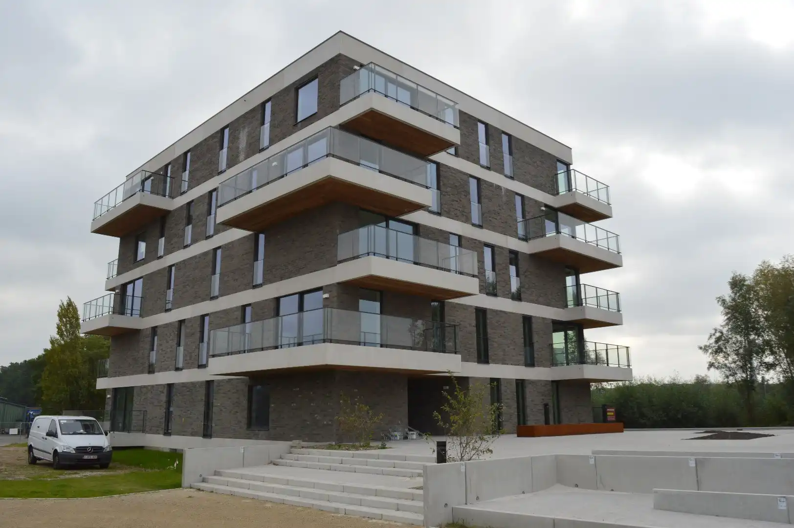 Prachtig appartement aan Kanaal Bossuit-Kortrijk te Harelbeke  foto {{pictureIndex}}
