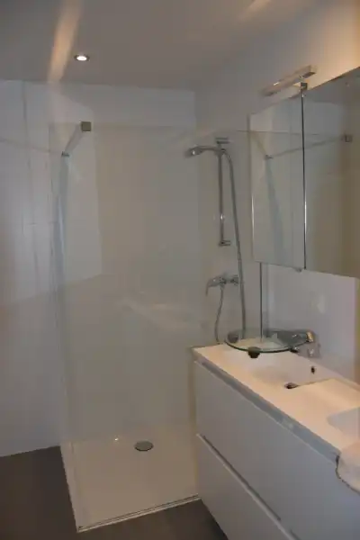 Ruim woonappartement met 2 slaapkamers in kleine residentie, centraal gelegen. foto 13