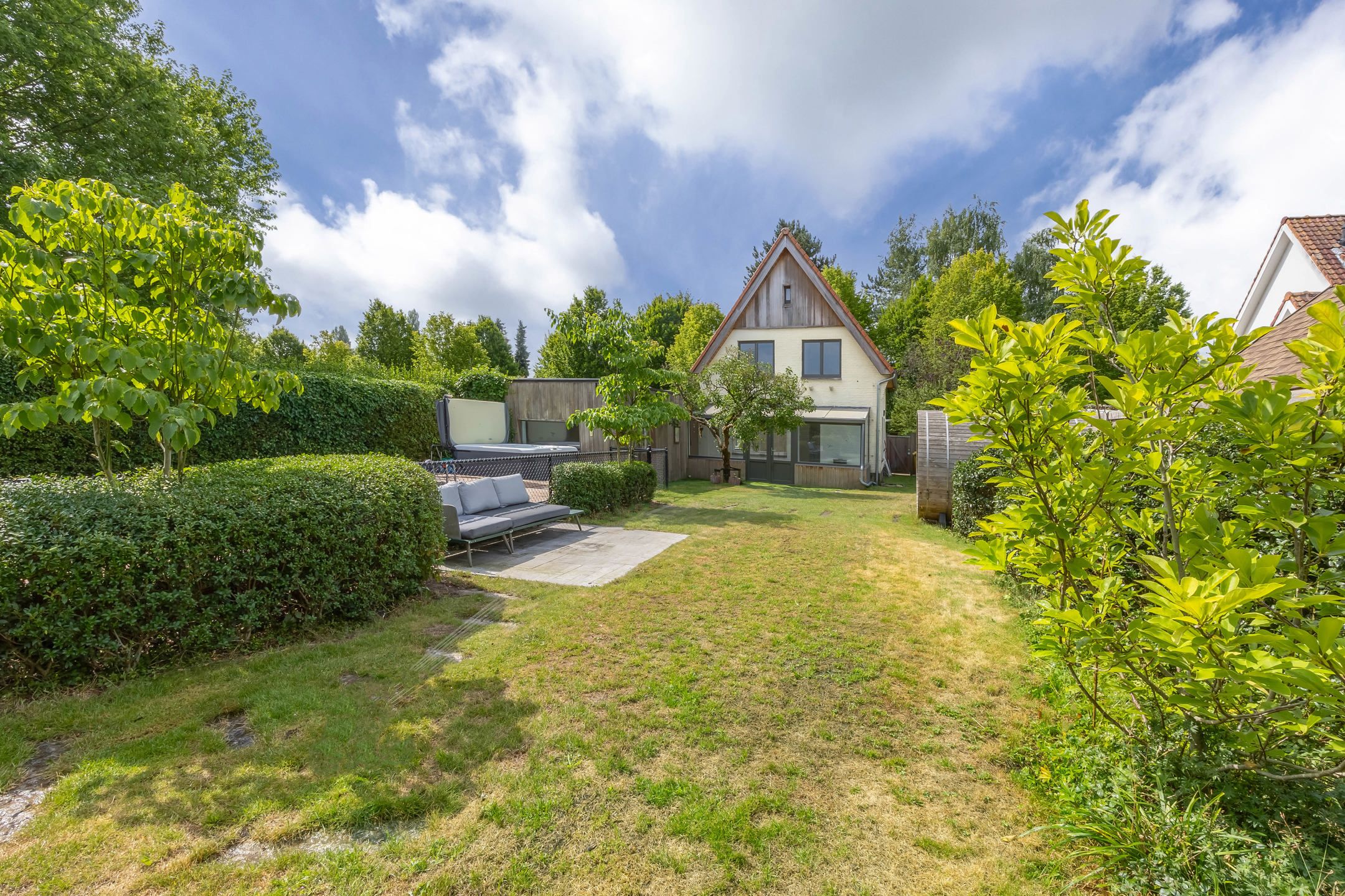 Karaktervolle woning met zwembad op toplocatie in Wijnegem foto 27