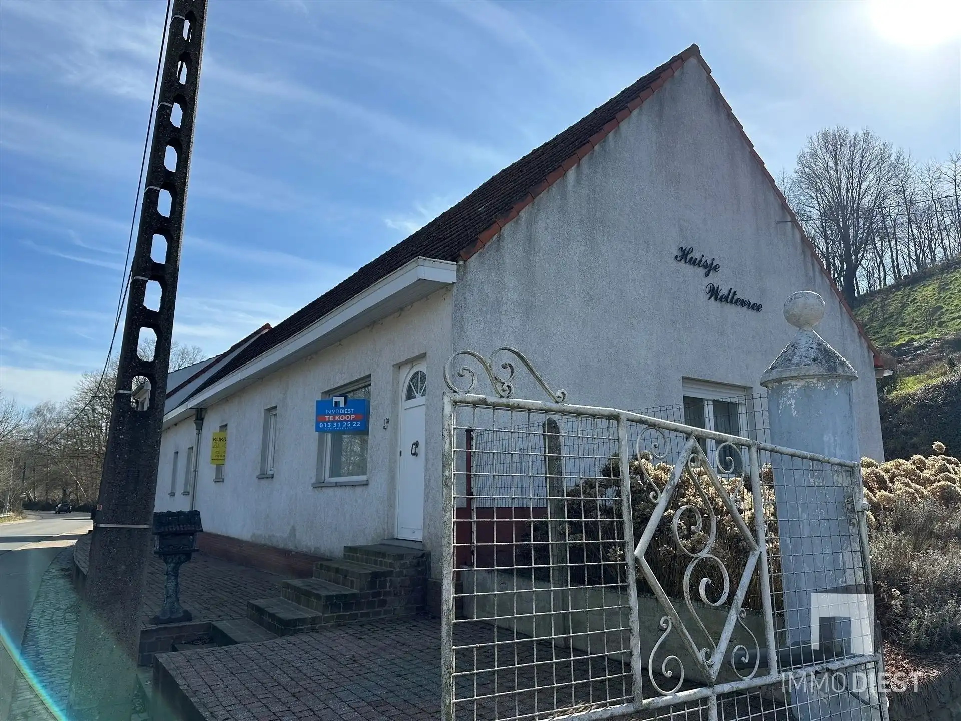 Woning met grote garage en stalling foto 49