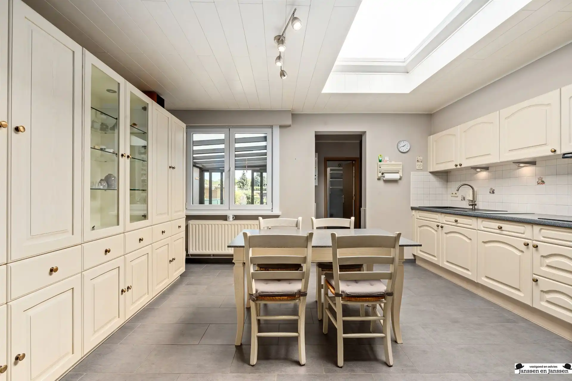 Gezellige woning met 3 slaapkamer in Schoten! foto 5