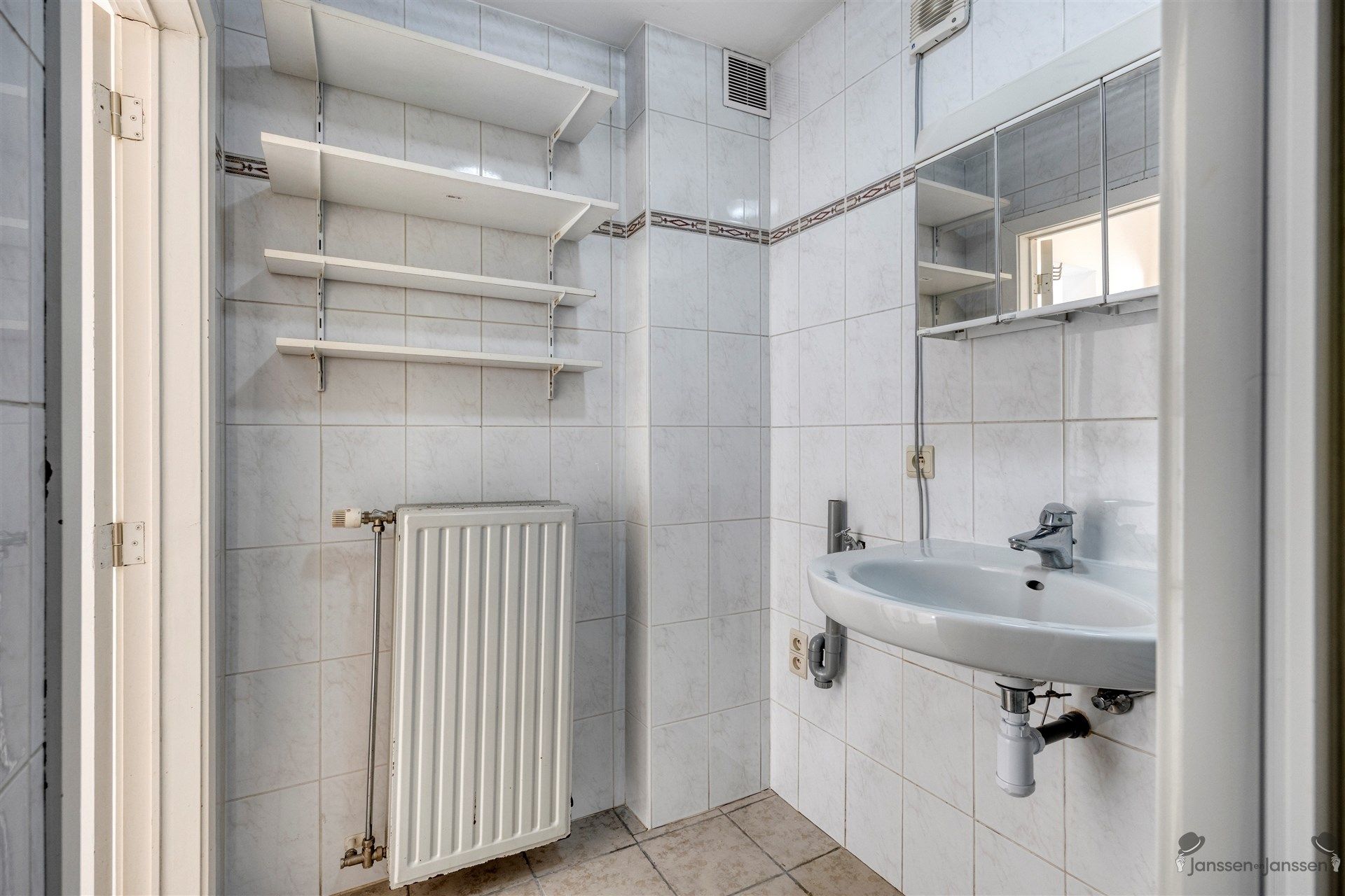 TE HUUR - Rustig gelegen gelijkvloers appartement met tuin te Leopoldsburg foto 16