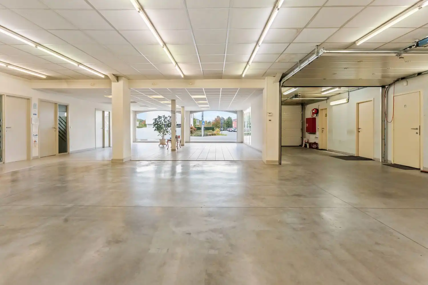 Commercieel pand met ruim appartement op toplocatie in Sint-Katelijne-Waver foto 6