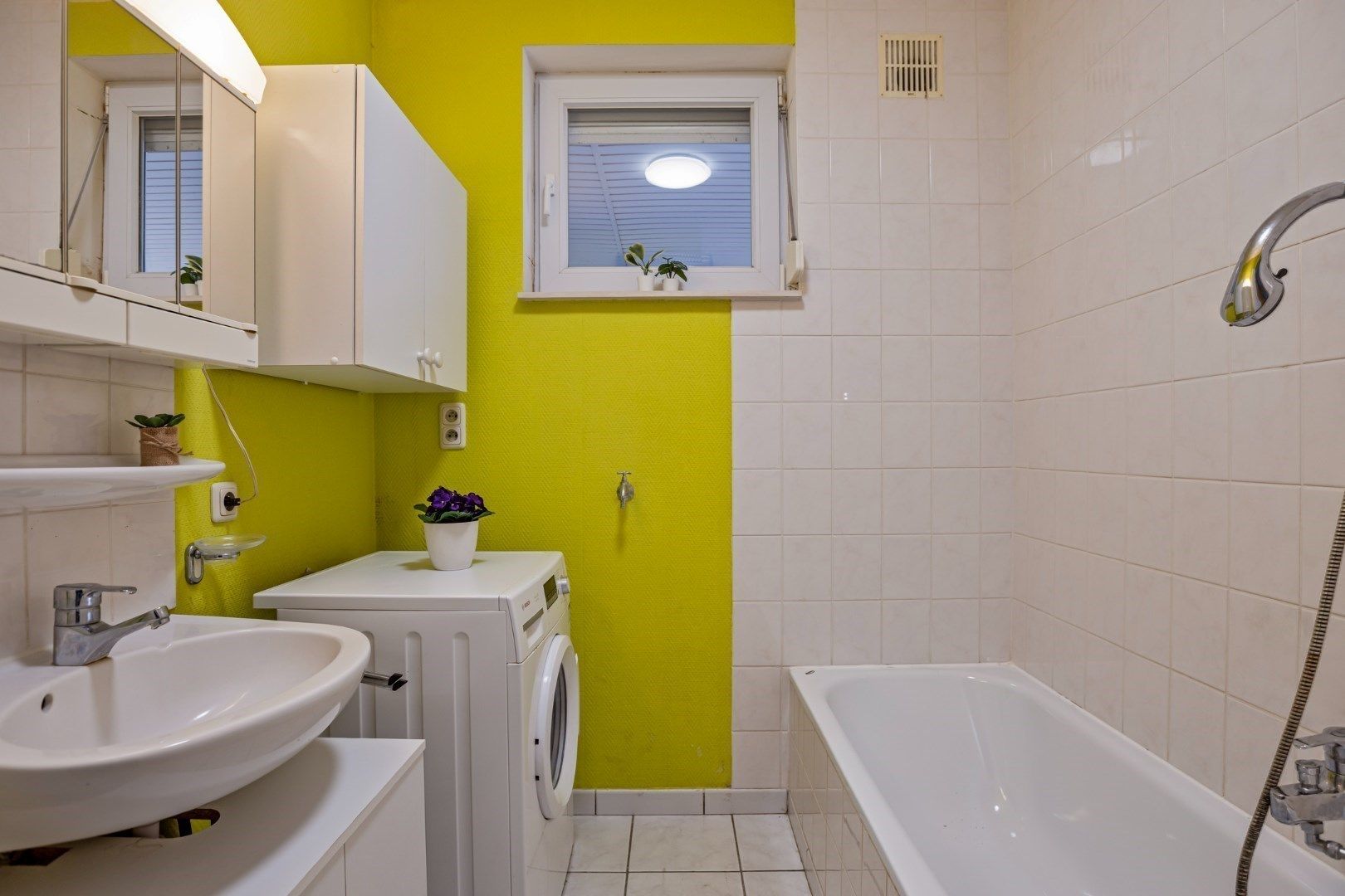 Heel aangenaam, lichtrijk gelijkvloers appartement met tuin én garage! foto 16