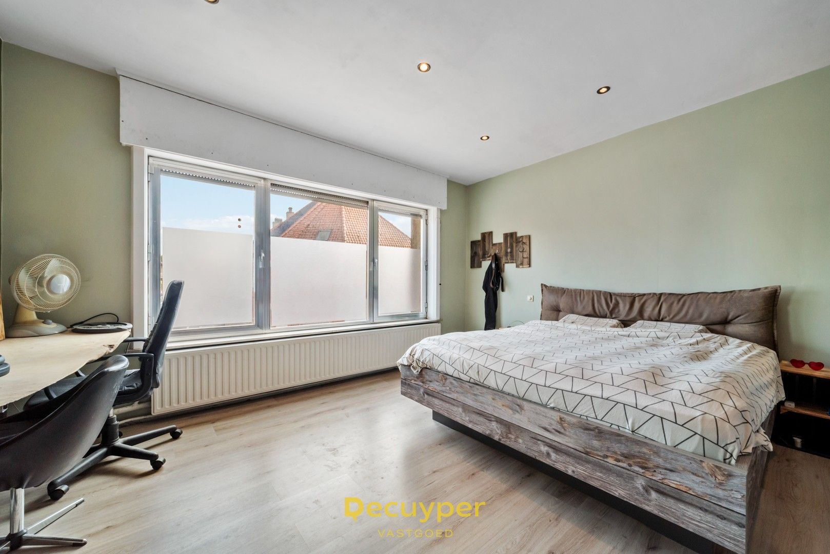 Te renoveren ruime woning foto 38