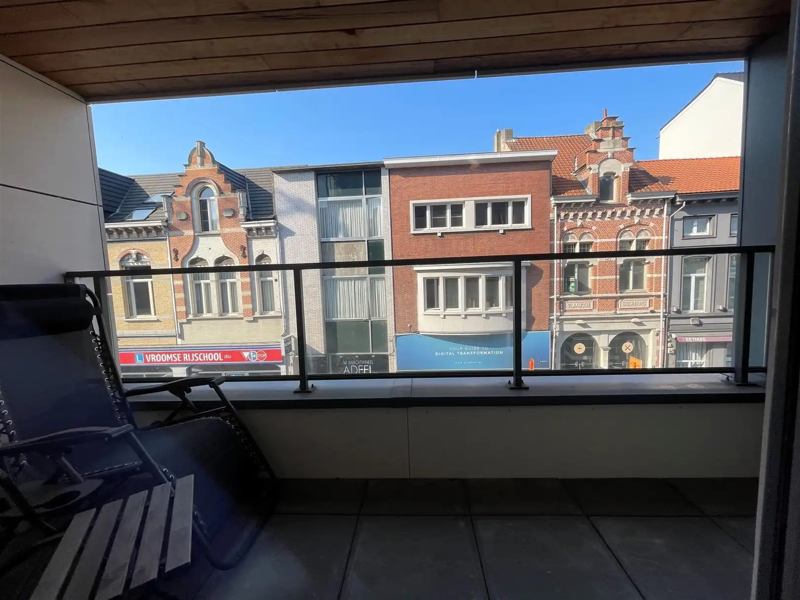 Centraal  gelegen appartement met autostaanplaats foto 5