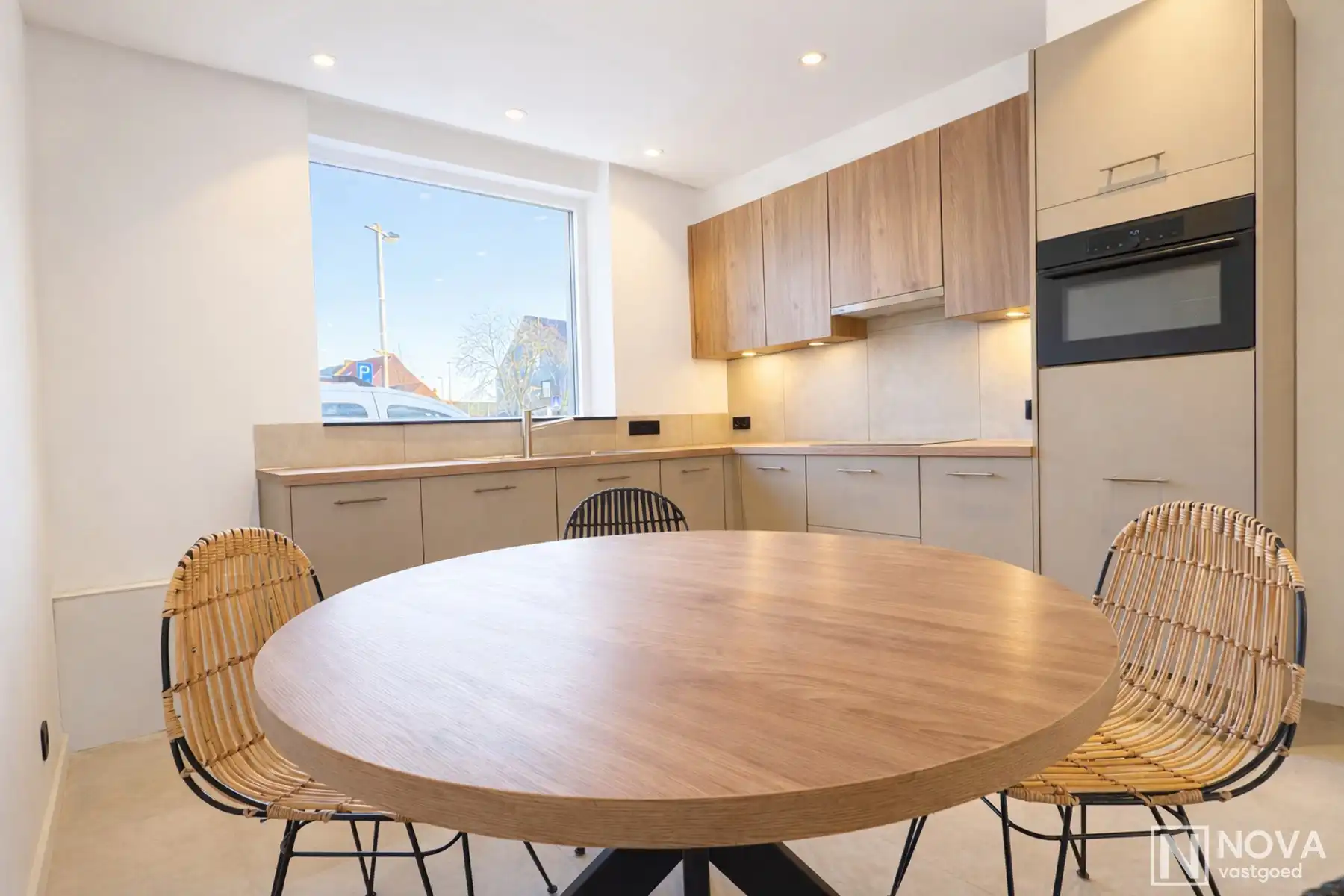 Volledig vernieuwde woning met 3 slaapkamers en tuin. foto 2