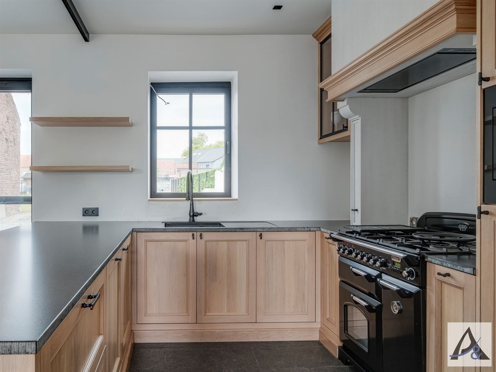 Totaal gerenoveerde, instapklare gezinswoning te koop in het hart van Munsterbilzen! foto 9