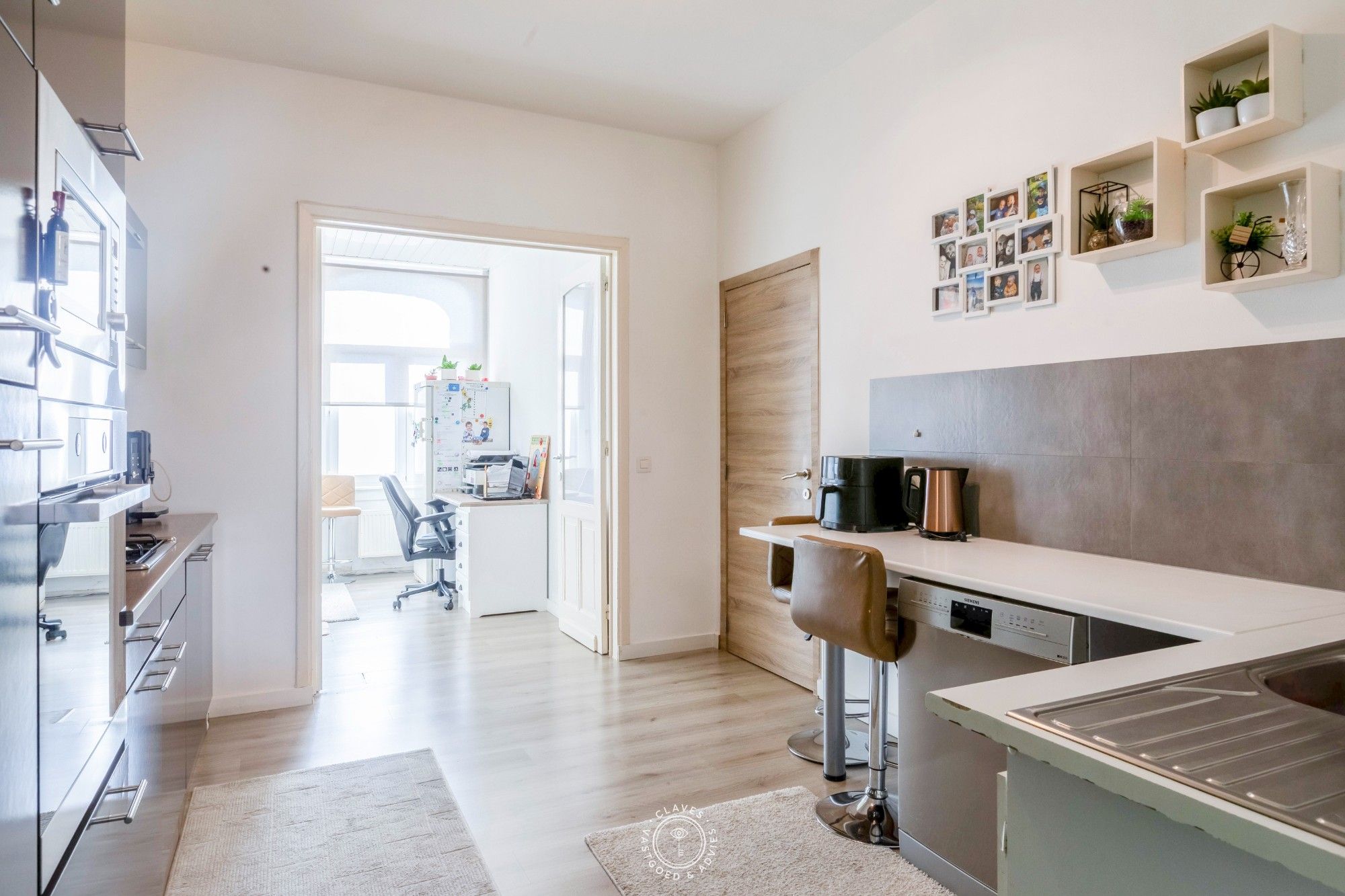 Instapklare rijwoning met vier slaapkamers en zonnige tuin foto 4