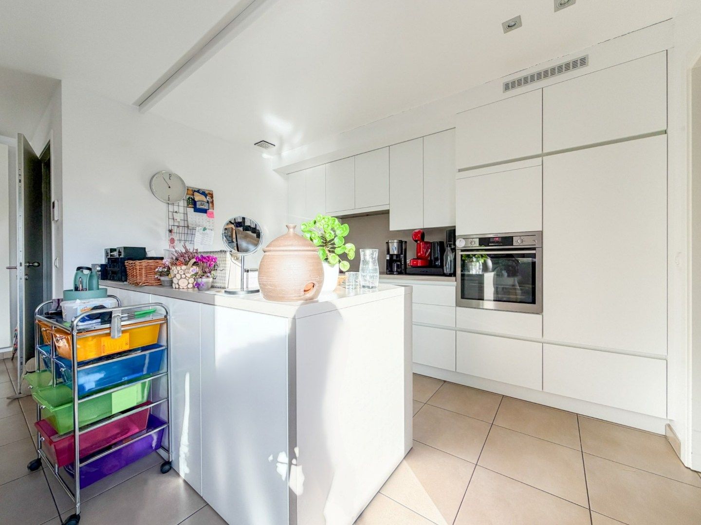 Lichtrijk recent appartement met 2 slp, groot terras en garage, Torhout. foto 7