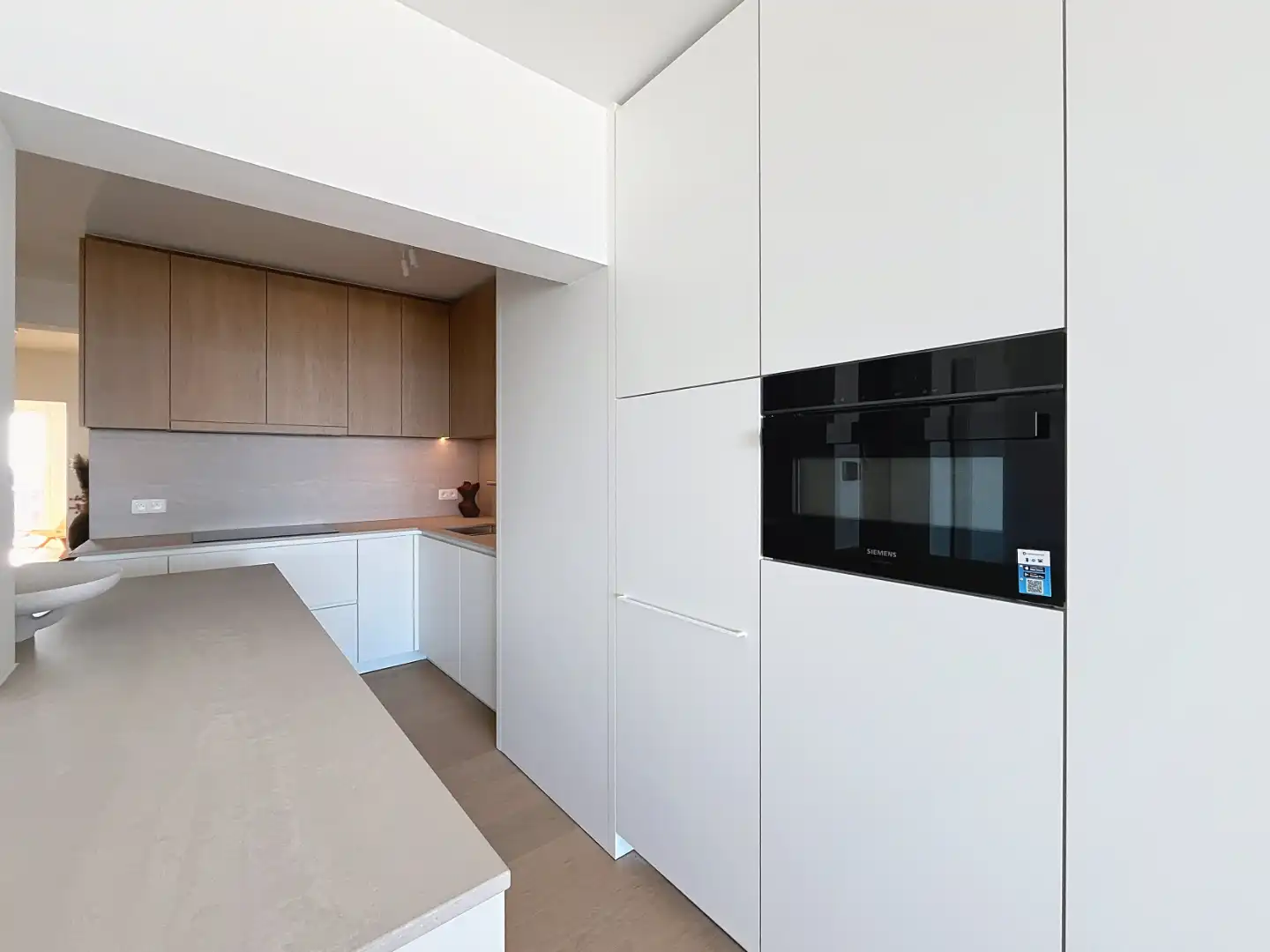 Twee slaapkamer appartement (gerenoveerd 2025) met frontaal zeezicht foto 6