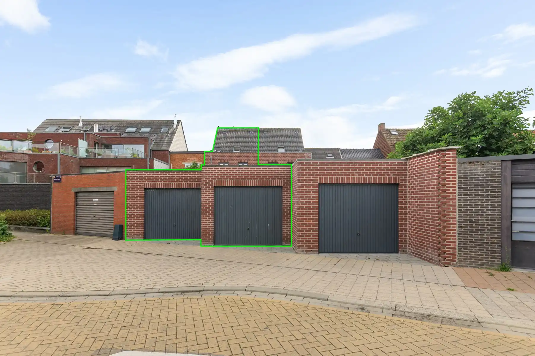 Recente woning op centrale ligging met 2 garages foto 19