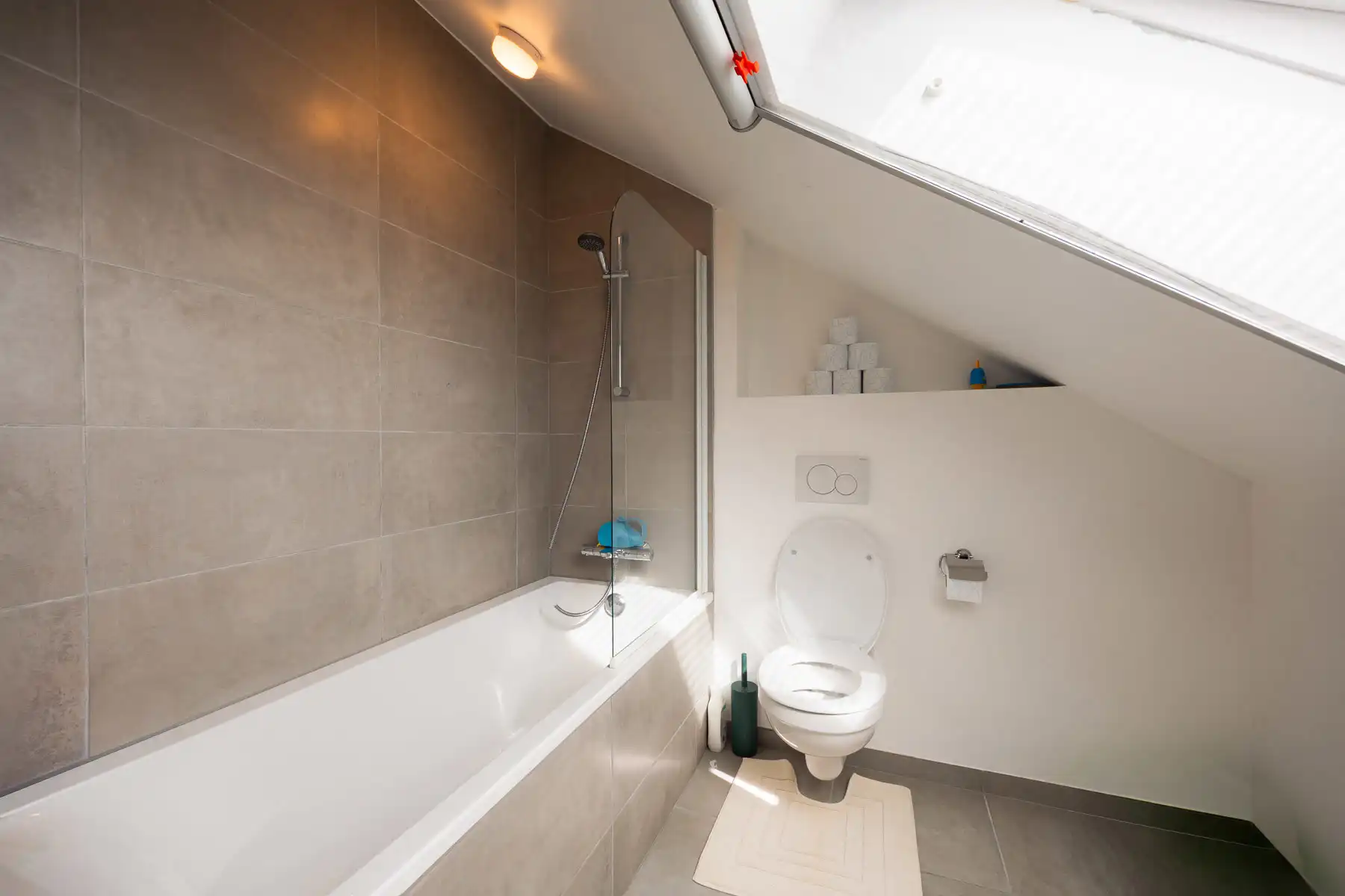 Ruime gezinswoning met 4 slaapkamers op perceel van 528 m² foto 22