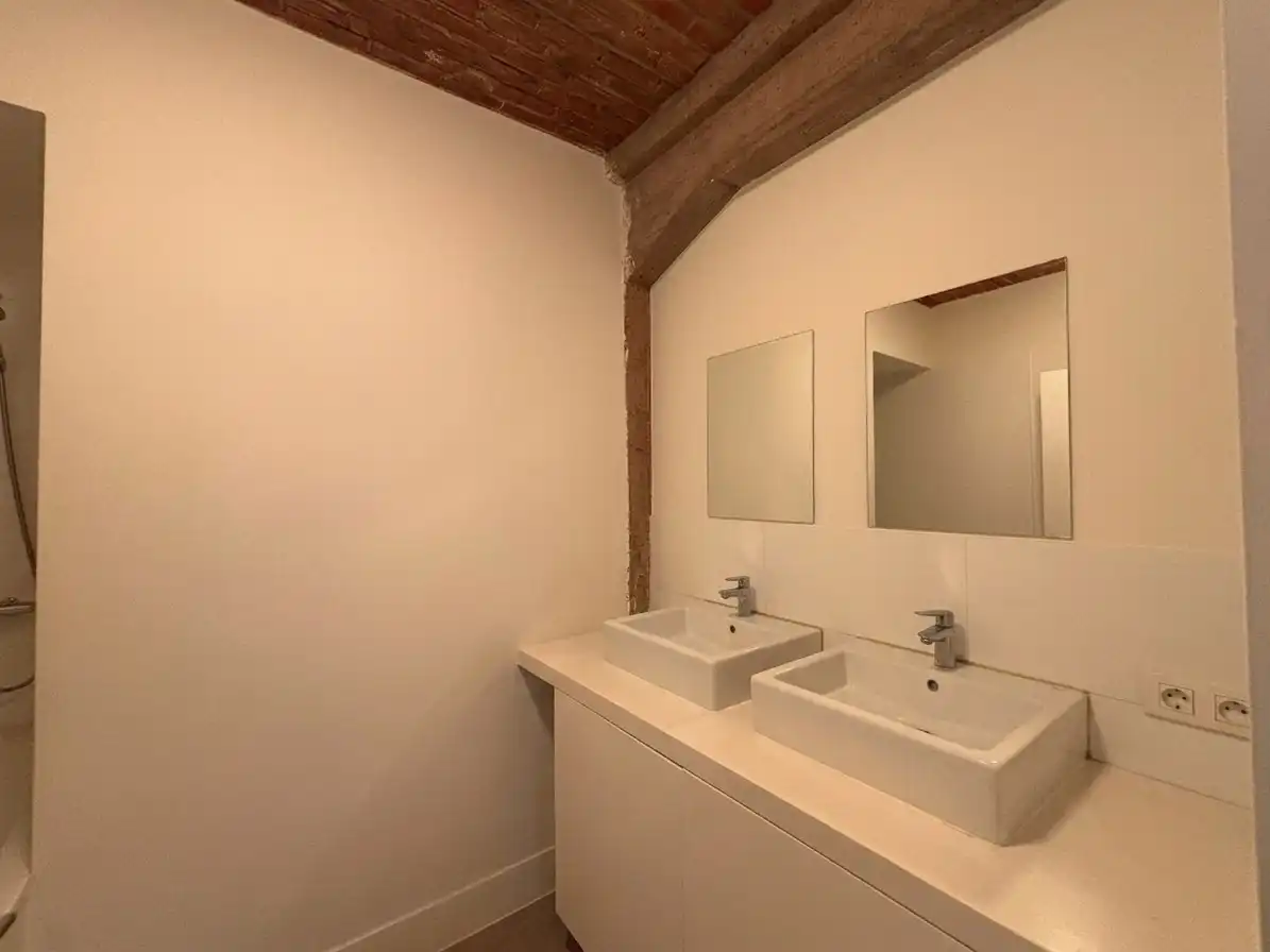 Ruime loft in Brussel: Een zee van ruimte en licht (153 m²) - 2 slaapkamers foto 6