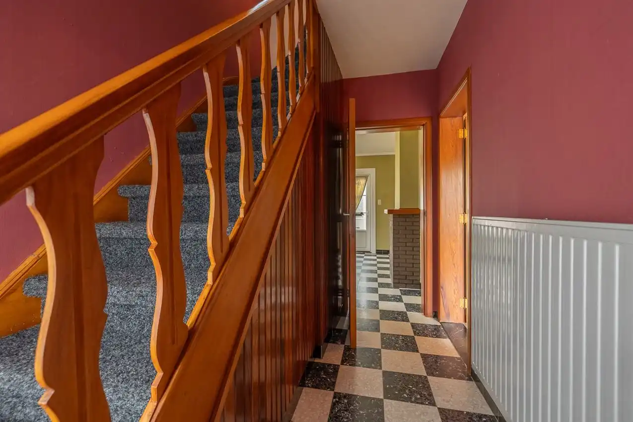 Woning met 3 slaapkamers, veranda en ruime tuin foto 3