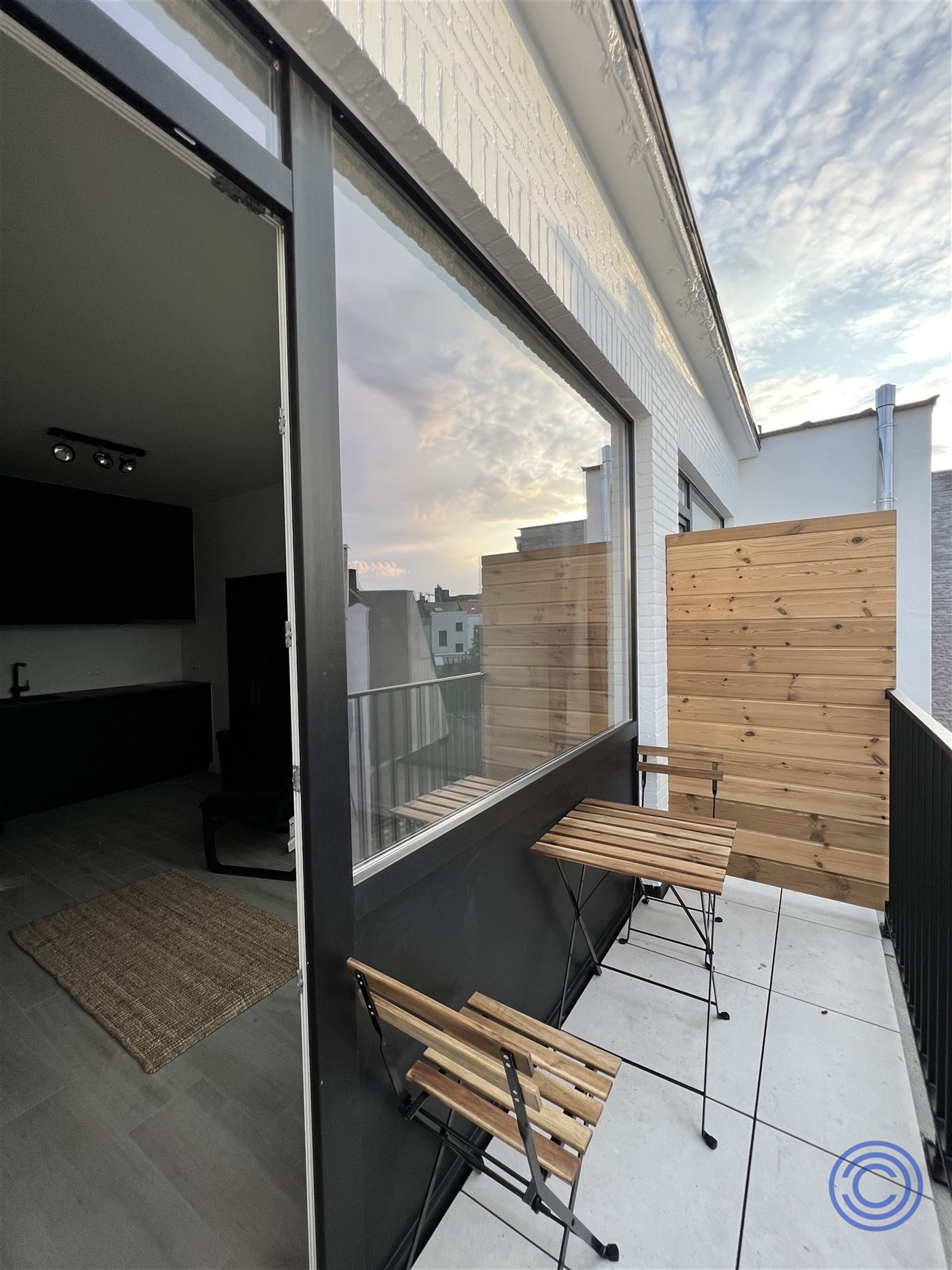 OPBRENGST:18 gerenoveerde studio's + kelder! foto 10