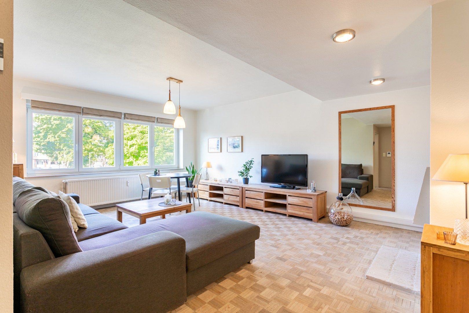 Instapklaar 2-kamerapp in centrum Halle, met balkon en garage foto 3
