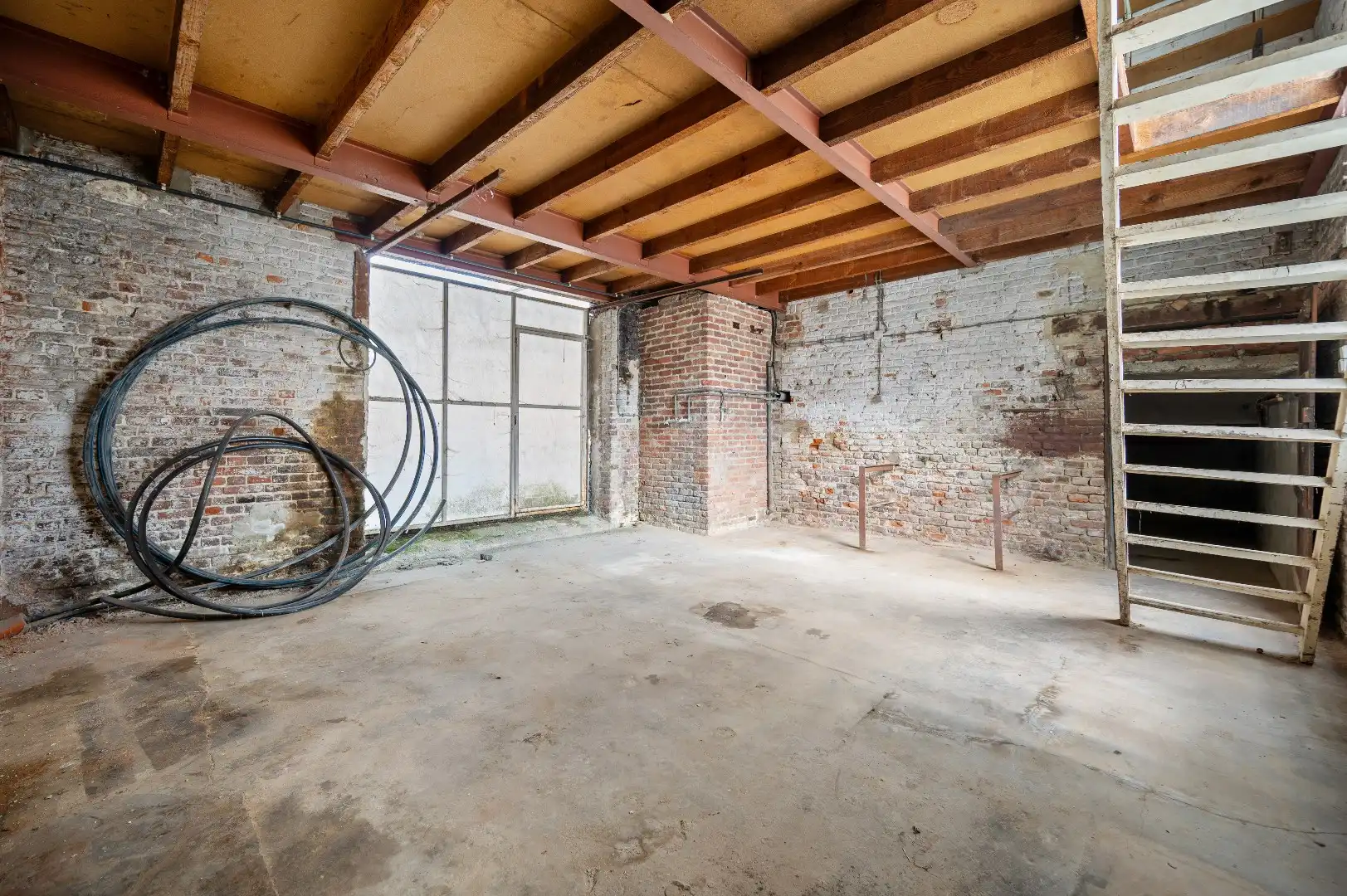 Te renoveren woning met ruime loods en stockagemogelijkheden  foto 27