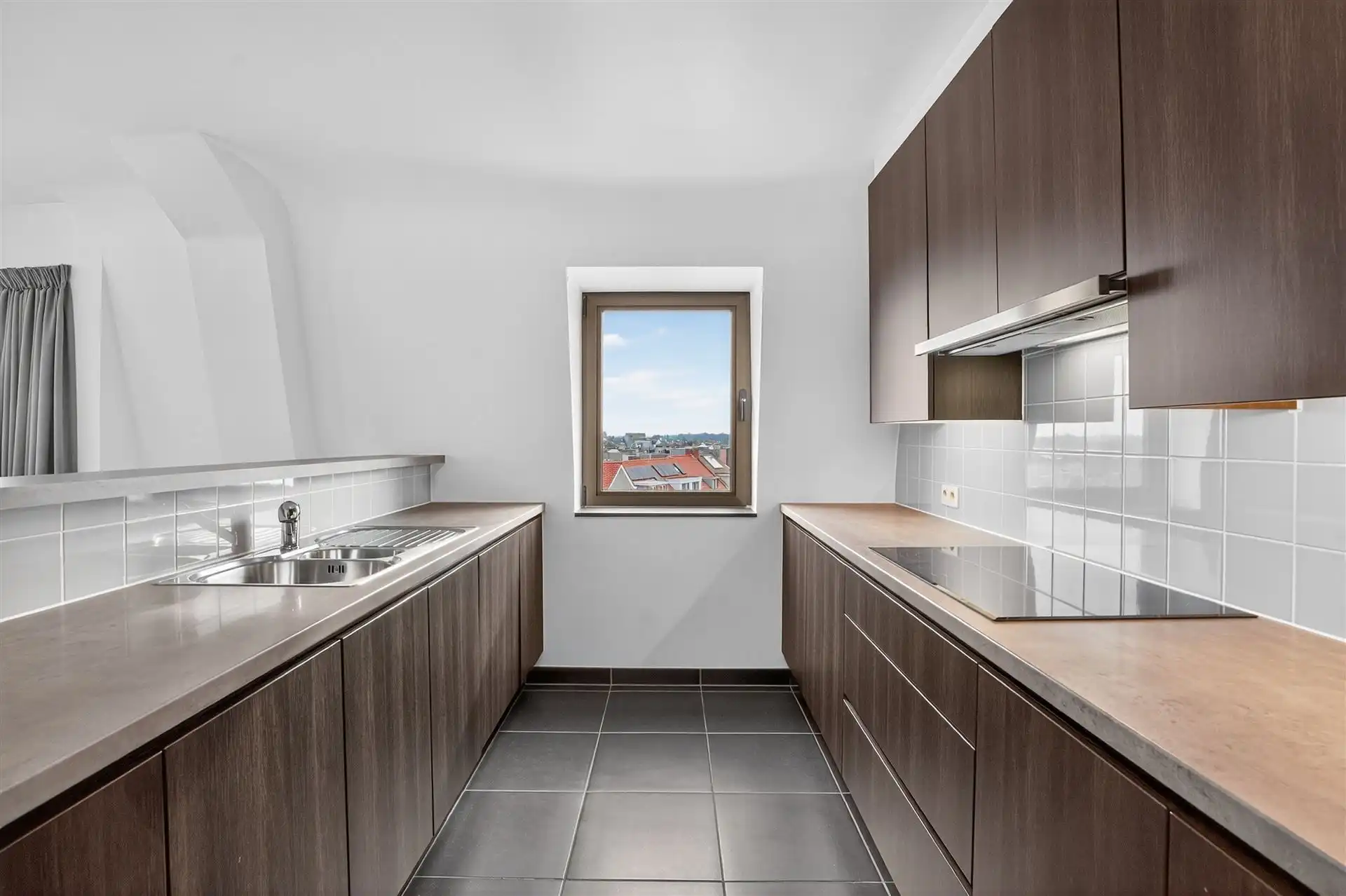 CENTRALE LIGGING / STAANPLAATS foto 12