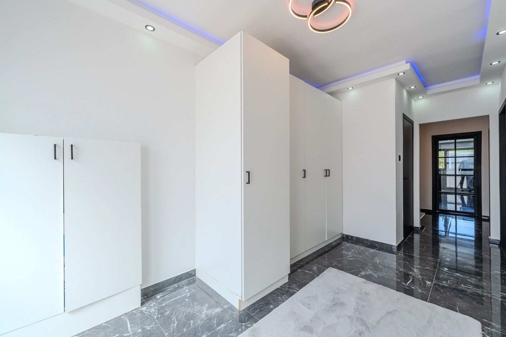 Ruime gerenoveerde woning foto 12