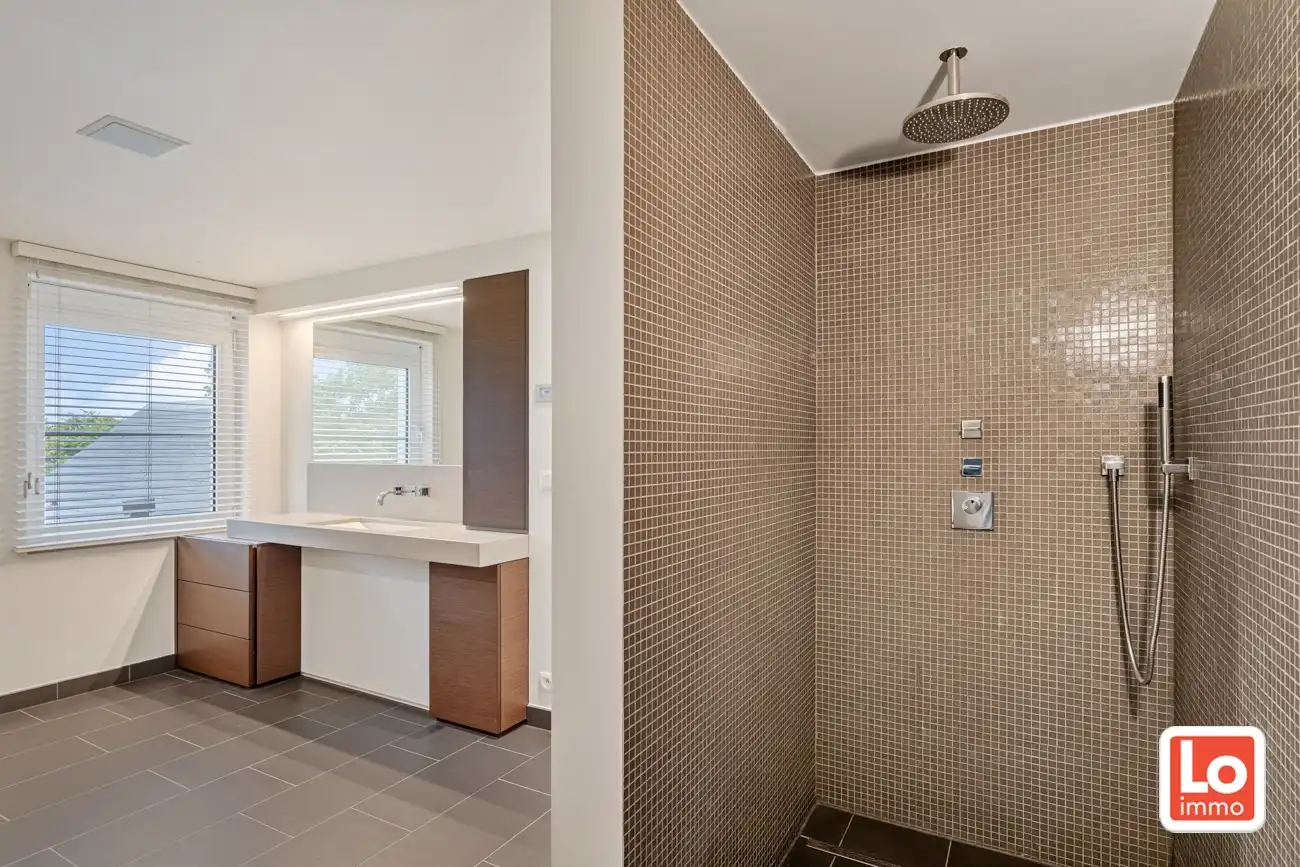 IN OPTIE! Mooie villa met prachtige tuin en zwembad foto 20