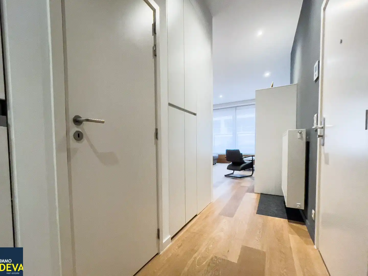 Recent appartement met hoge plafonds gelegen in het centrum van Knokke.  foto 9