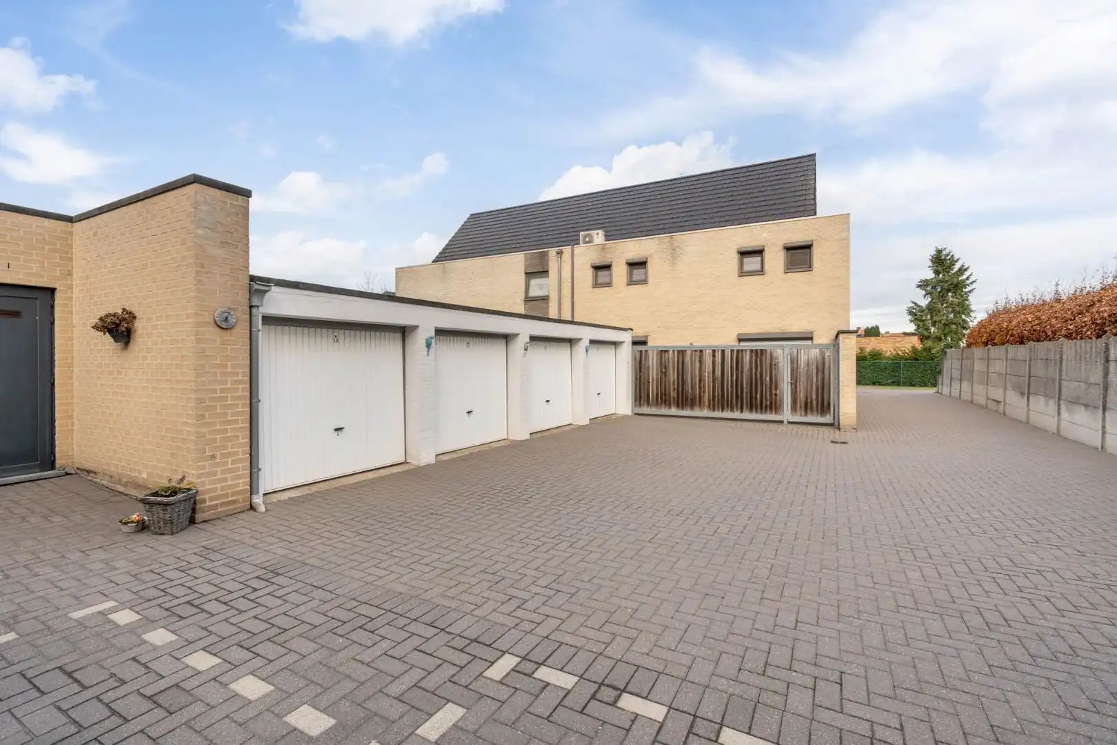 Comfortabel investeringsappartement met 2 slaapkamers en garage, in dorpskern foto 14