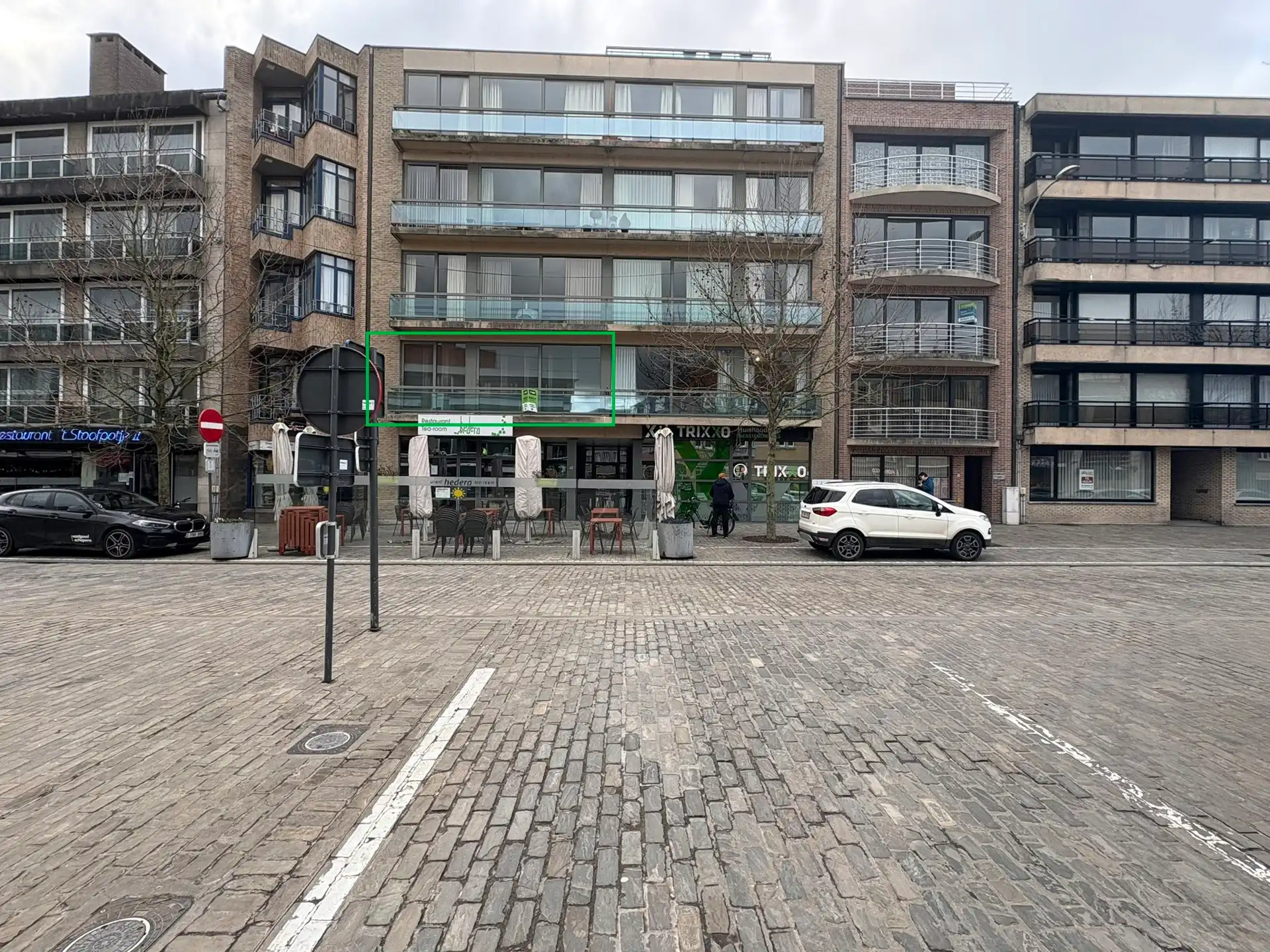 Ruim tweeslaapkamer appartement te huur in hartje Deinze foto {{pictureIndex}}